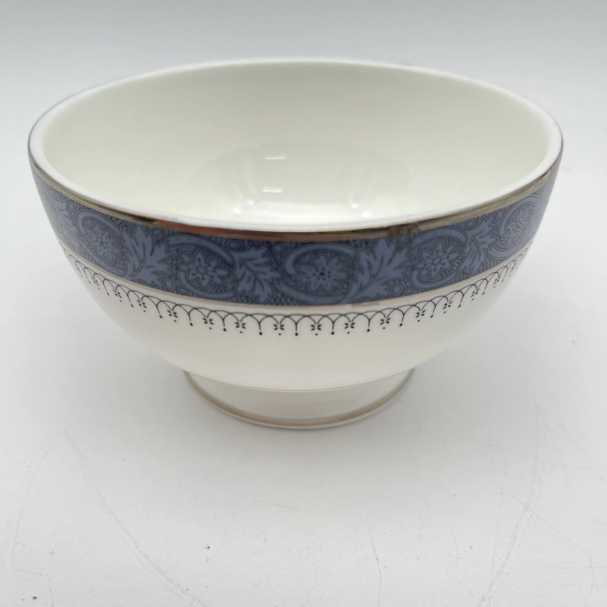 【复古】牛奶咖啡碗/ Royal Doulton(皇家道尔顿)/ Sherbrooke / 1970-1990年代/ Fine Bone China /英国/ 银彩,阿坎萨斯,花纲