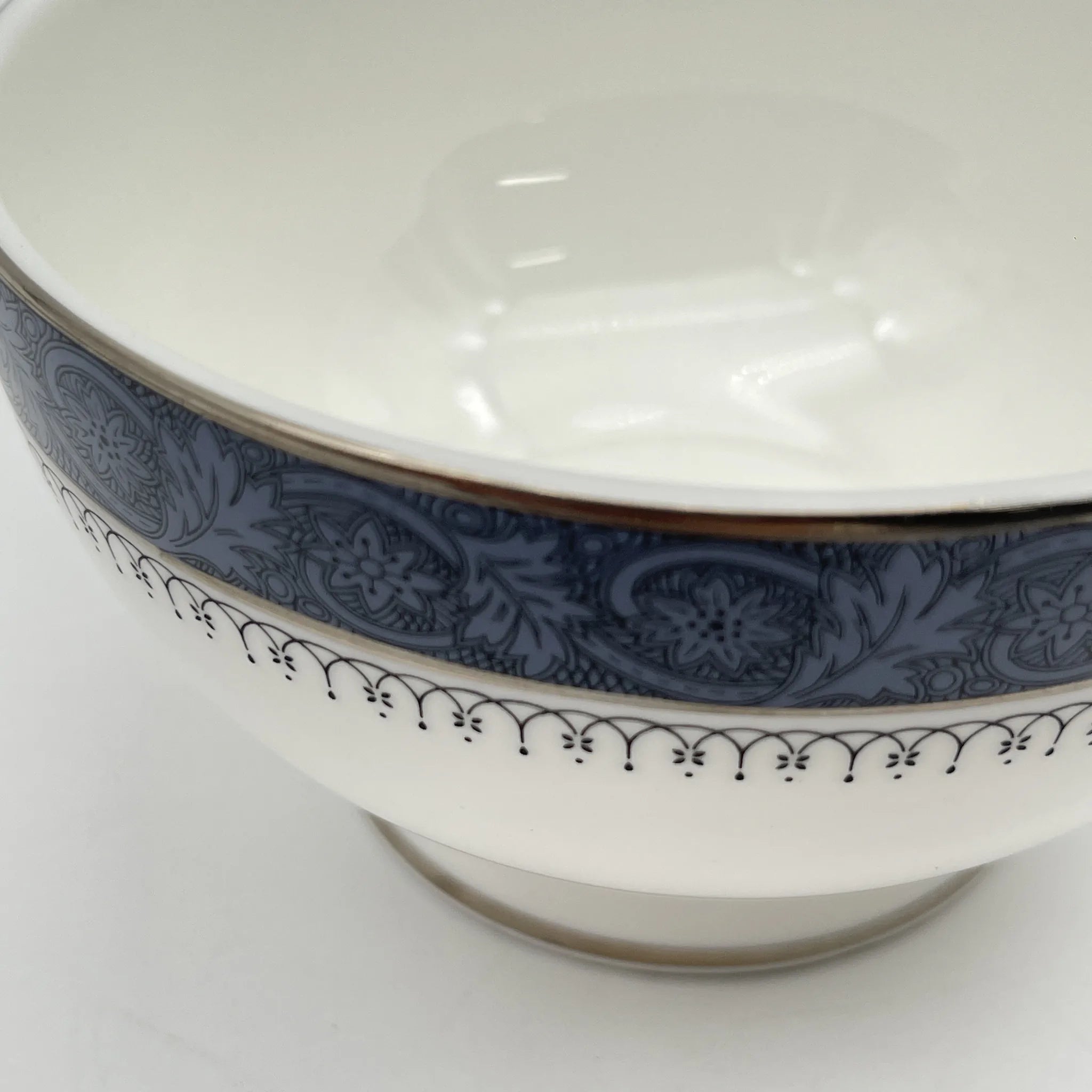 【复古】牛奶咖啡碗/ Royal Doulton(皇家道尔顿)/ Sherbrooke / 1970-1990年代/ Fine Bone China /英国/ 银彩,阿坎萨斯,花纲