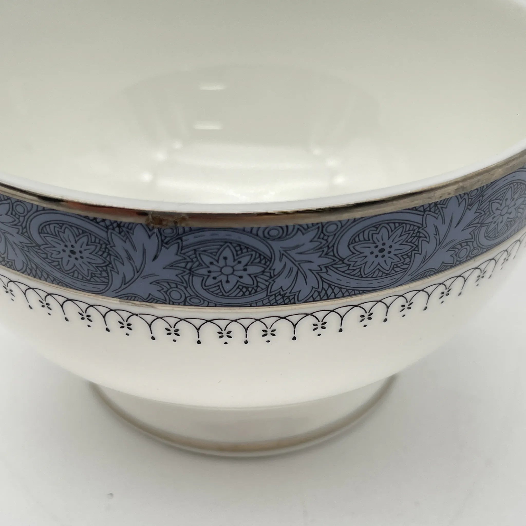【复古】牛奶咖啡碗/ Royal Doulton(皇家道尔顿)/ Sherbrooke / 1970-1990年代/ Fine Bone China /英国/ 银彩,阿坎萨斯,花纲