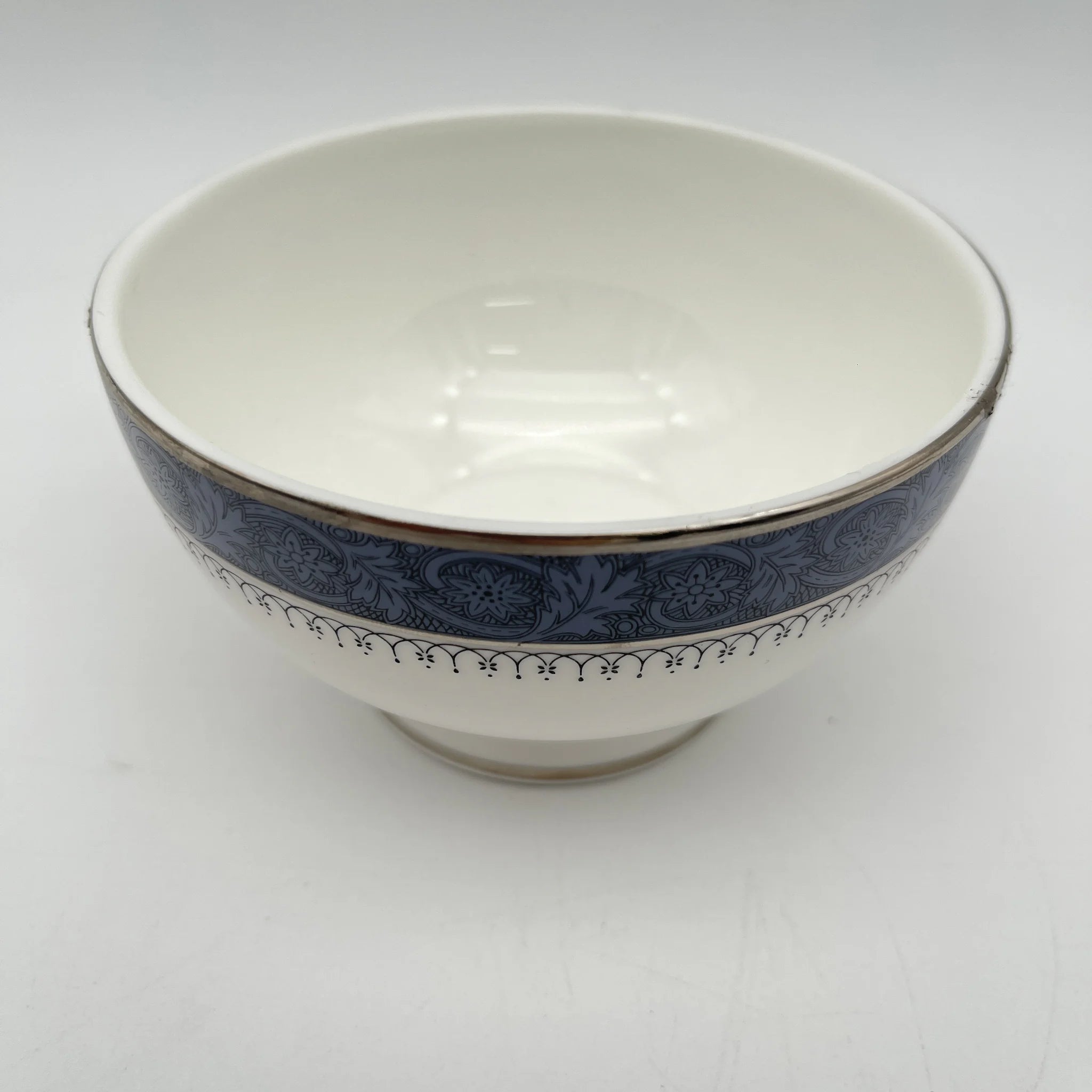 【复古】牛奶咖啡碗/ Royal Doulton(皇家道尔顿)/ Sherbrooke / 1970-1990年代/ Fine Bone China /英国/ 银彩,阿坎萨斯,花纲