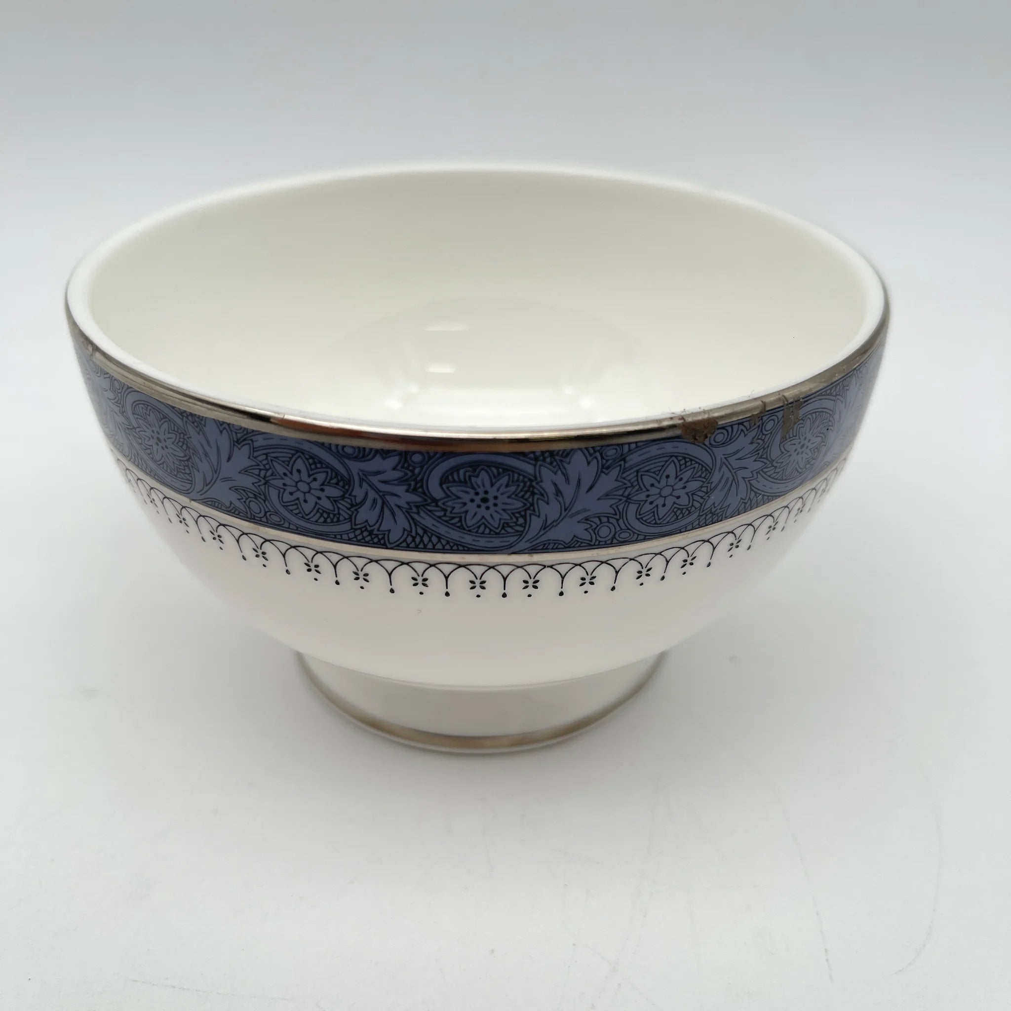 【复古】牛奶咖啡碗/ Royal Doulton(皇家道尔顿)/ Sherbrooke / 1970-1990年代/ Fine Bone China /英国/ 银彩,阿坎萨斯,花纲