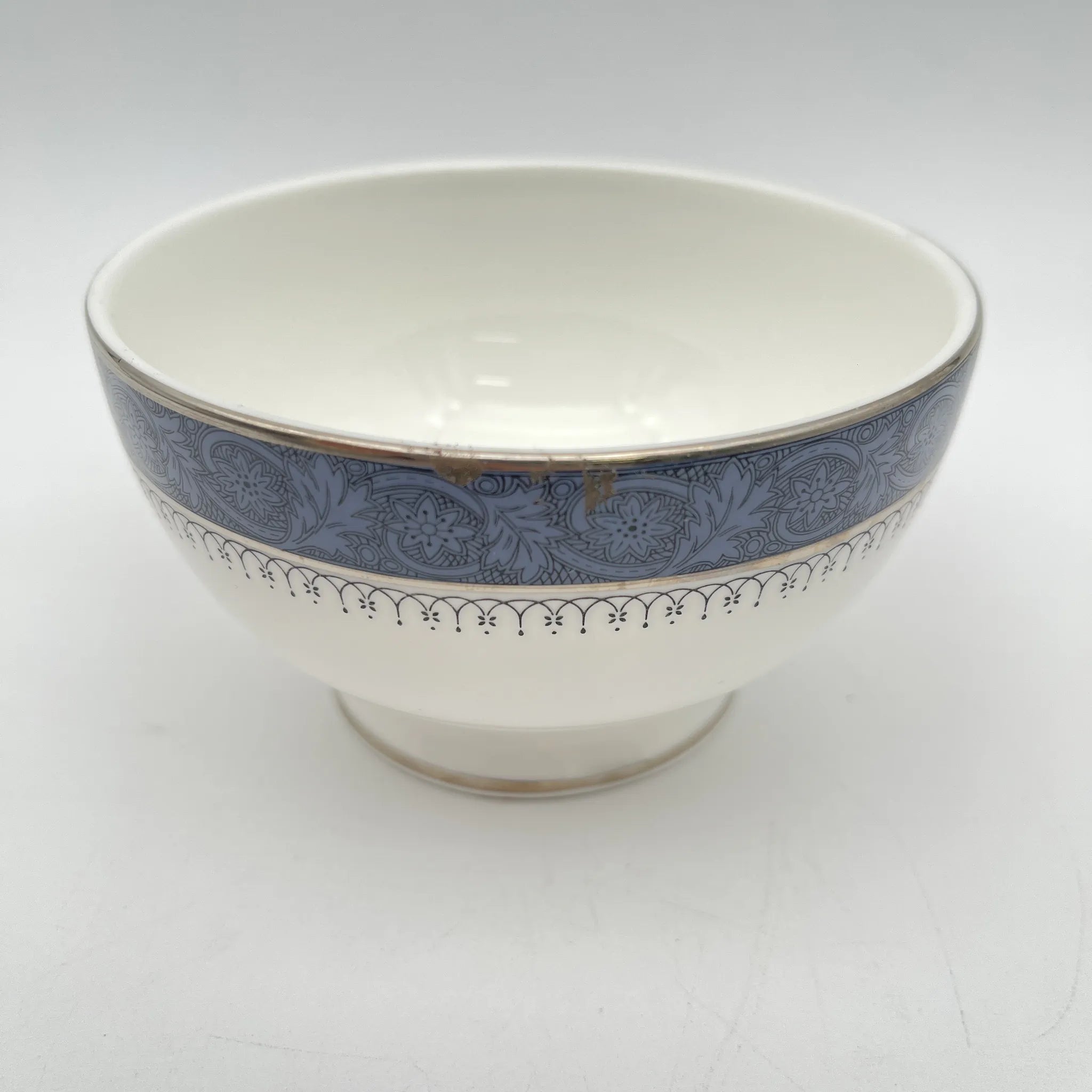 【复古】牛奶咖啡碗/ Royal Doulton(皇家道尔顿)/ Sherbrooke / 1970-1990年代/ Fine Bone China /英国/ 银彩,阿坎萨斯,花纲