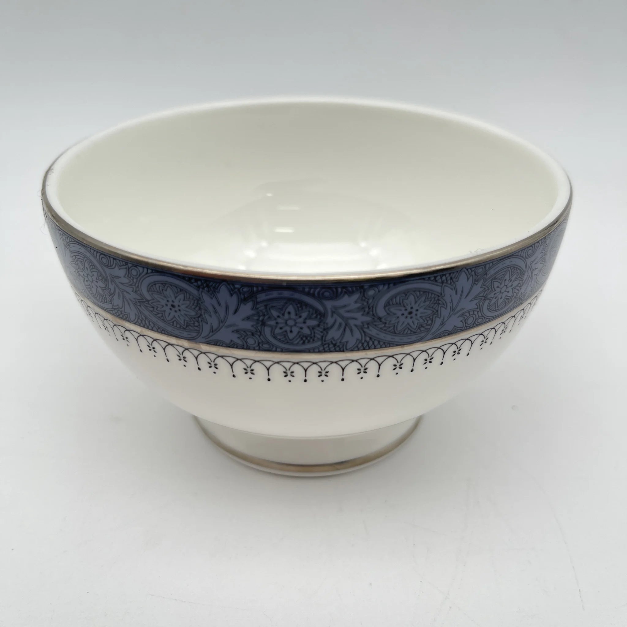 【复古】牛奶咖啡碗/ Royal Doulton(皇家道尔顿)/ Sherbrooke / 1970-1990年代/ Fine Bone China /英国/ 银彩,阿坎萨斯,花纲