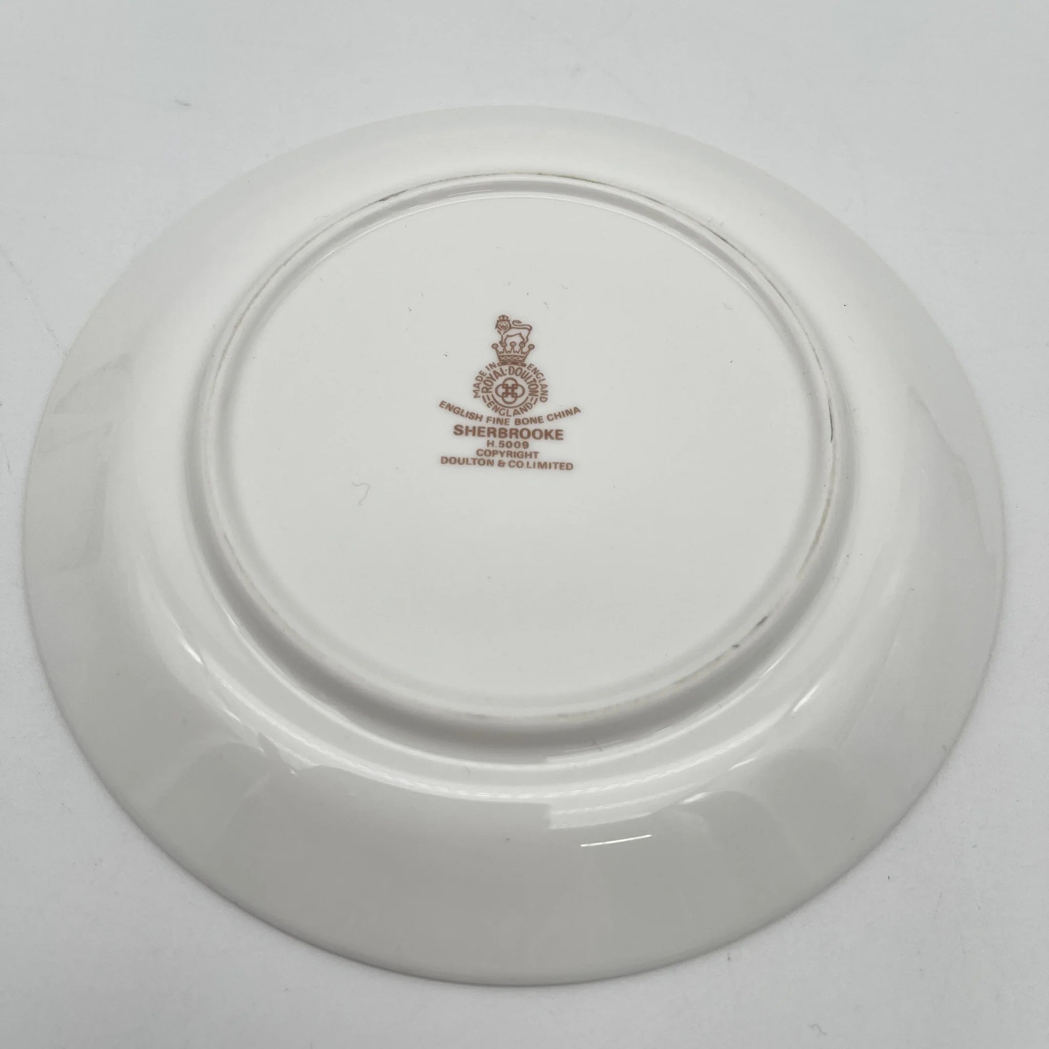 【复古】牛奶咖啡杯&茶托/ Royal Doulton(皇家道尔顿)/ Sherbrooke / 1970-1990年代/ Fine Bone China /英国 /银彩,阿坎萨斯,花纲