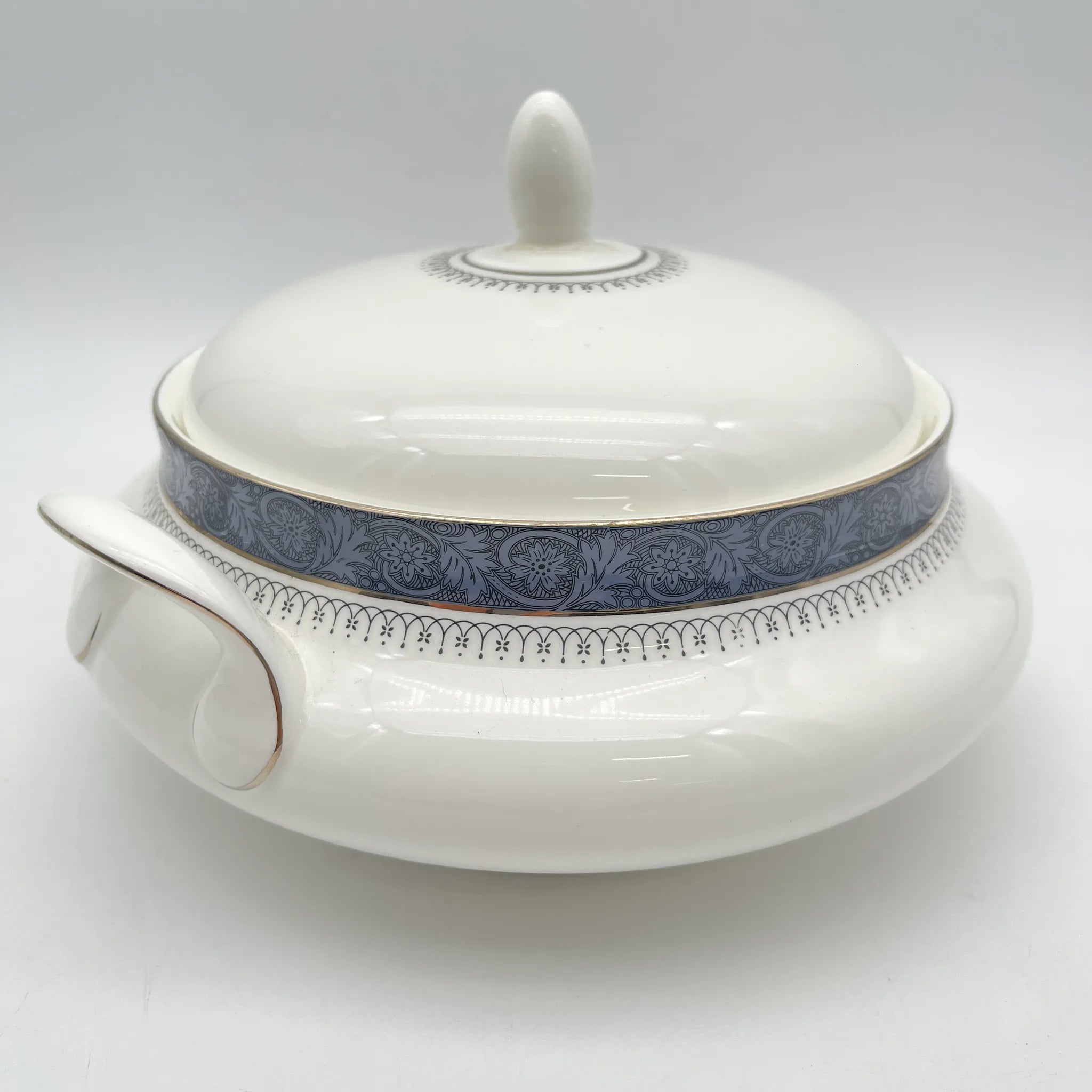 【复古】supierre / Royal Doulton / Sherbrooke / 1970-1990年代/ Fine Bone China / 英格兰/银彩,阿坎萨斯,节日(花纲)