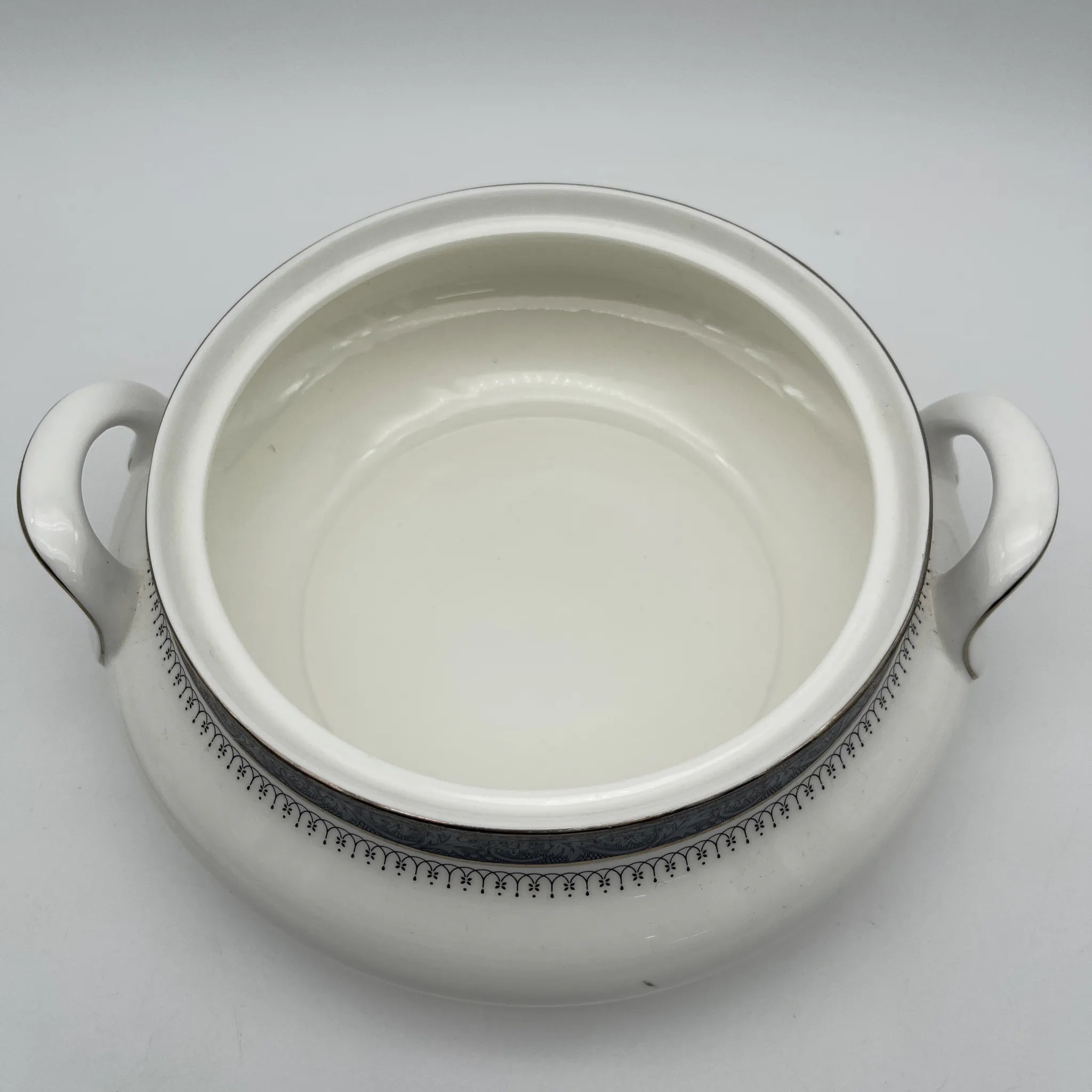 【复古】supierre / Royal Doulton / Sherbrooke / 1970-1990年代/ Fine Bone China / 英格兰/银彩,阿坎萨斯,节日(花纲)