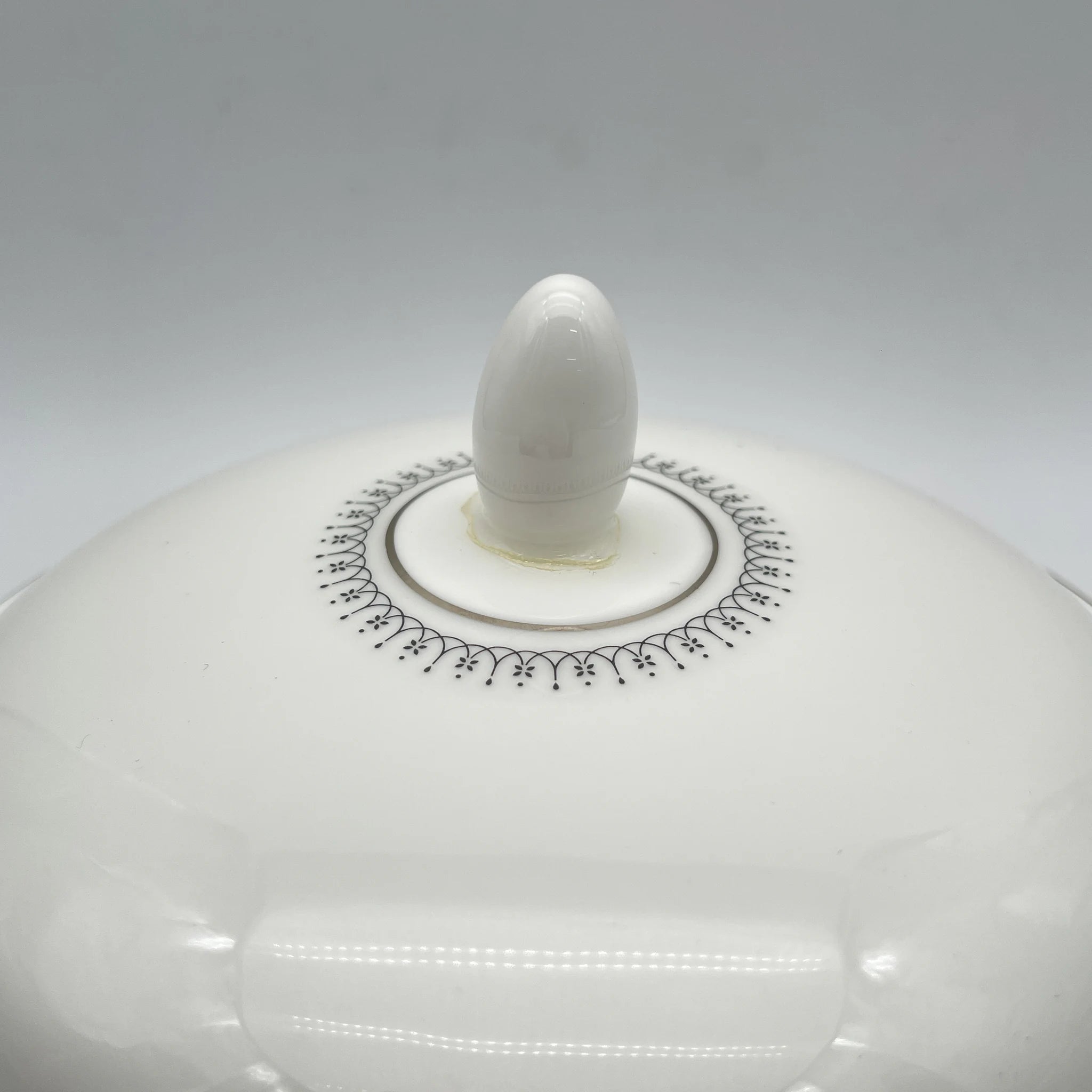 【复古】supierre / Royal Doulton / Sherbrooke / 1970-1990年代/ Fine Bone China / 英格兰/银彩,阿坎萨斯,节日(花纲)