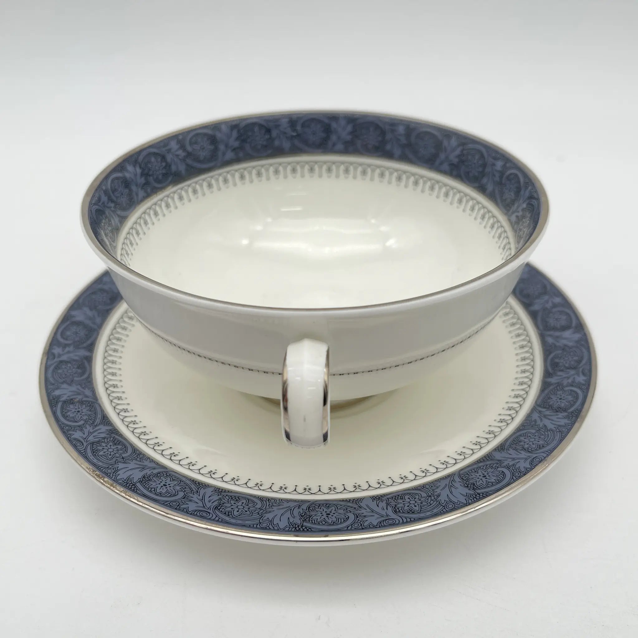 【复古】汤杯&茶托2p / Royal Doulton(皇家道尔顿)/ Sherbrooke / 1970-1990年代/ Fine Bone China /英国 /银彩,阿坎萨斯,花纲