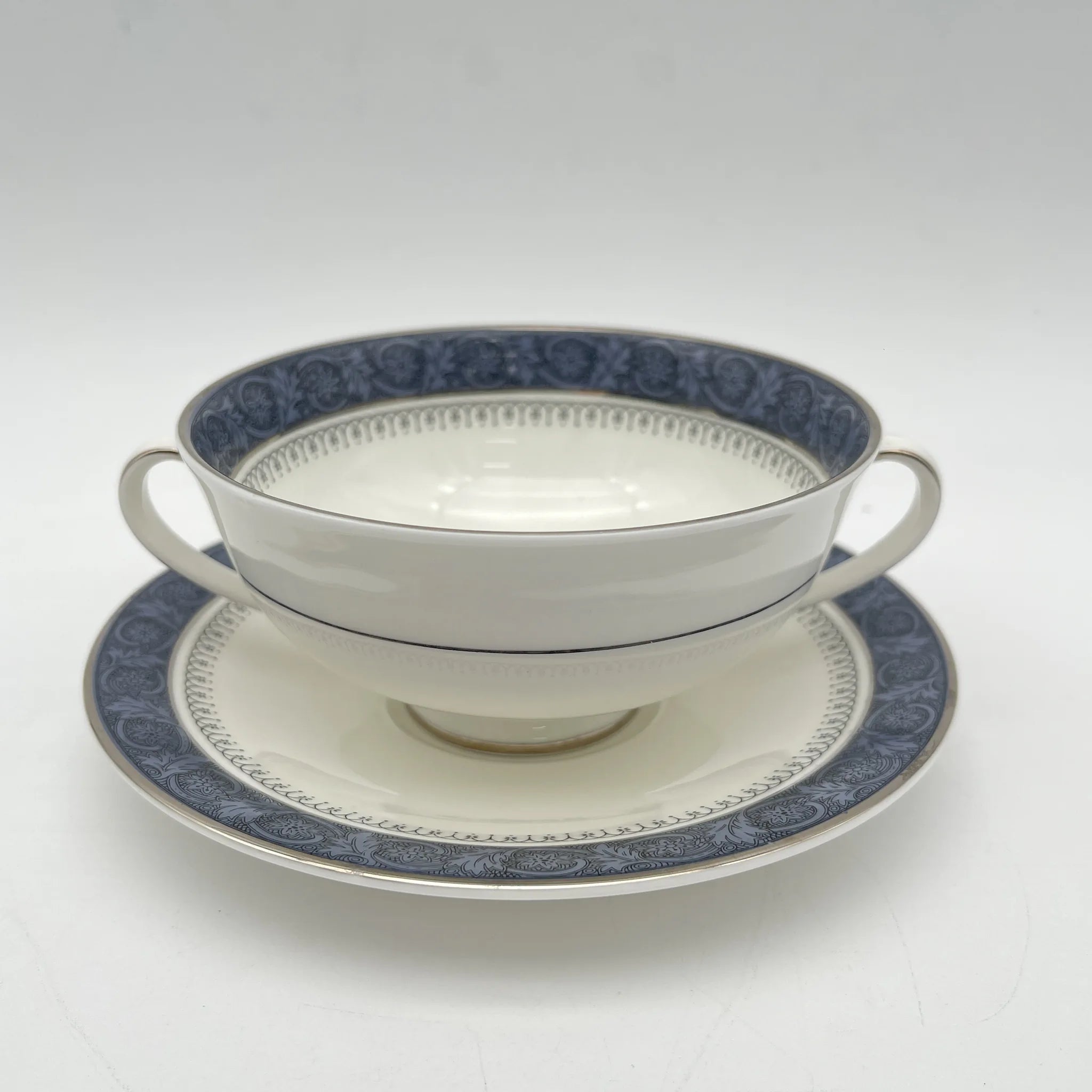 【复古】汤杯&茶托2p / Royal Doulton(皇家道尔顿)/ Sherbrooke / 1970-1990年代/ Fine Bone China /英国 /银彩,阿坎萨斯,花纲