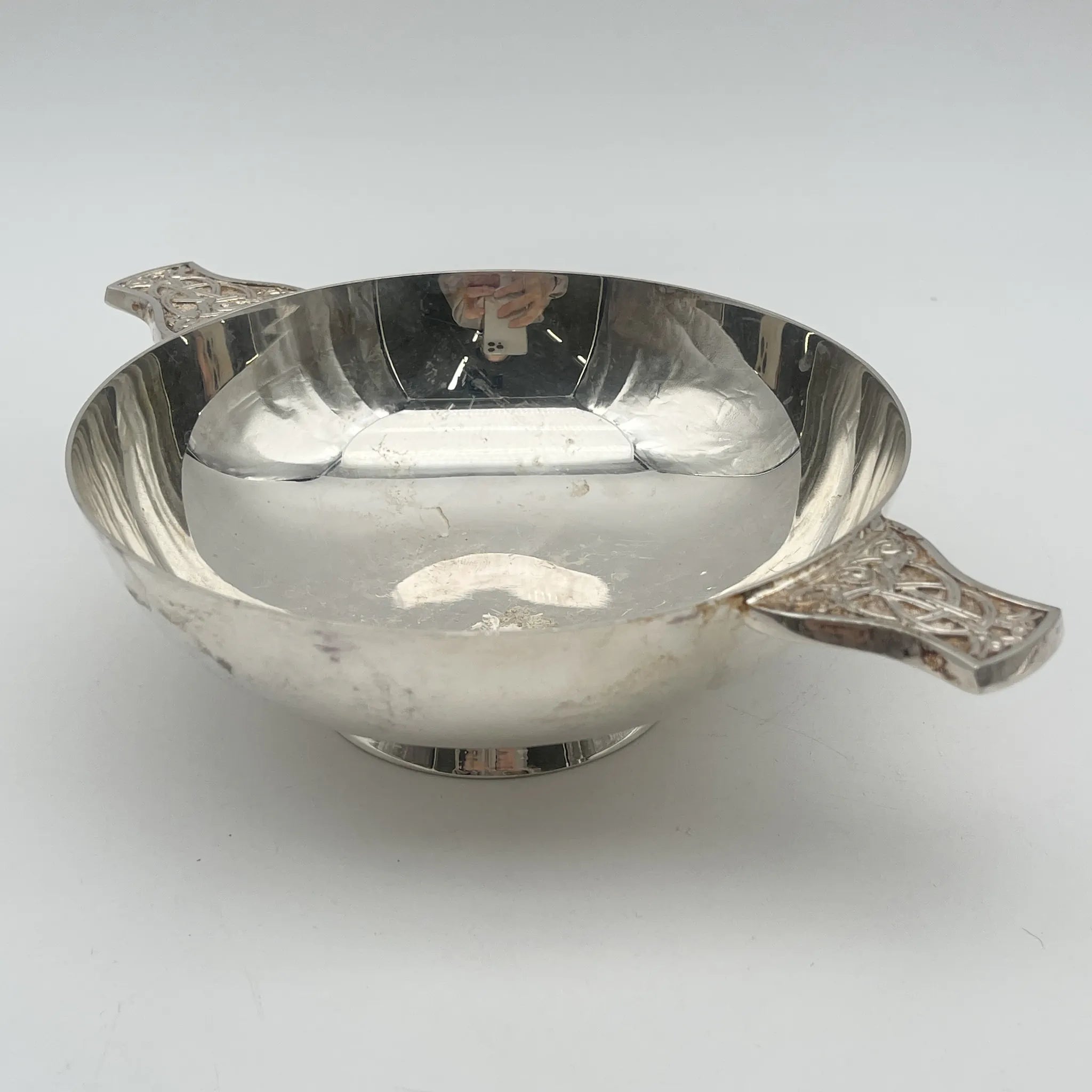 【葡萄酒】Quaich(杯/威士忌杯)/ The Quaich (Quaich) /估计20c中期/银盘/英国/带耳,凯尔特图案