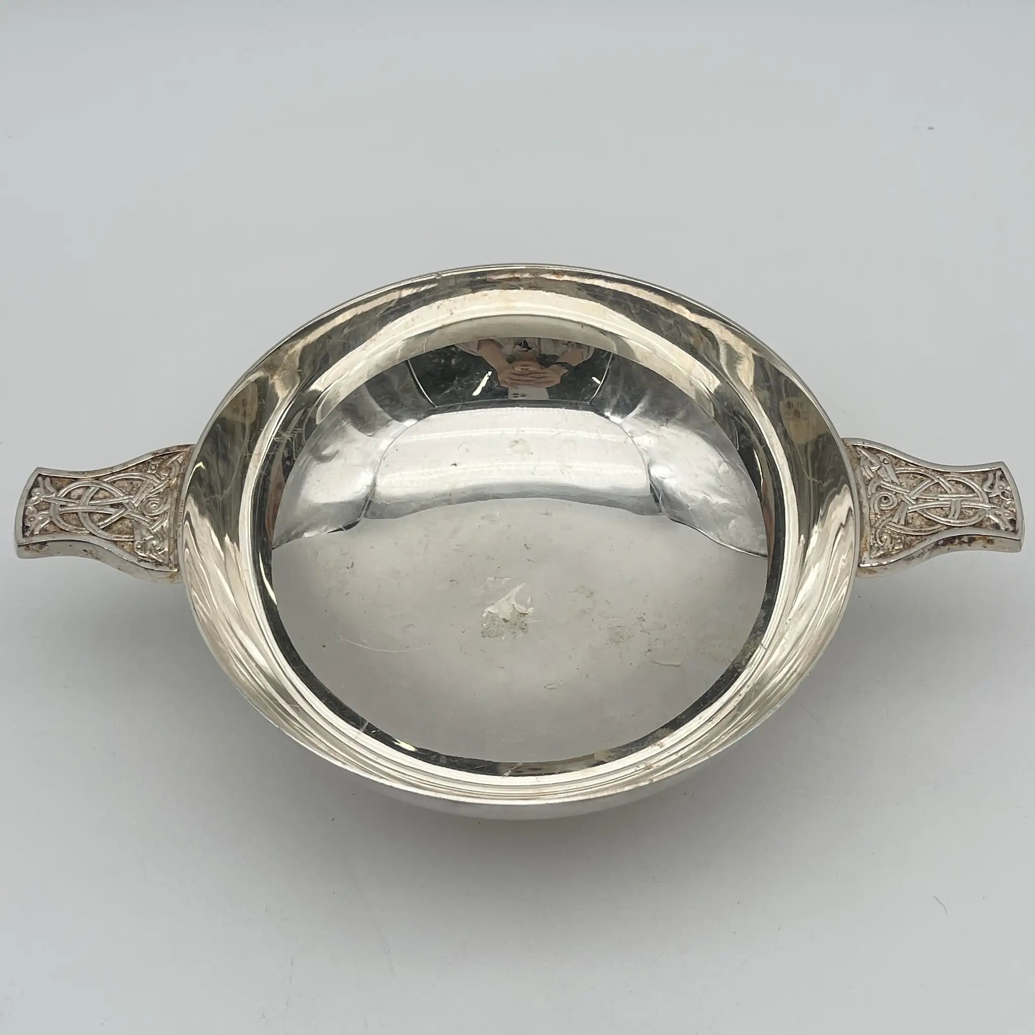 【葡萄酒】Quaich(杯/威士忌杯)/ The Quaich (Quaich) /估计20c中期/银盘/英国/带耳,凯尔特图案