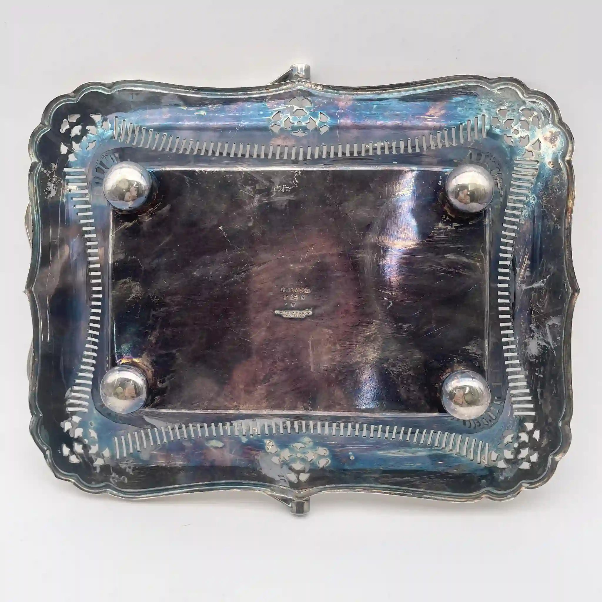 【古董】蛋糕篮(面包篮)/ f.k. Perkin & Sons (f.k. Perkin & Sons) /估计20c初/银板/英国/ 摆动手柄,带腿,镂空雕刻