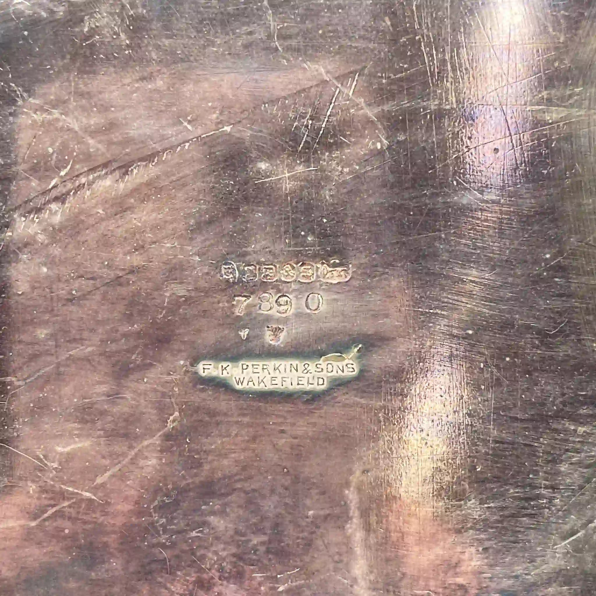 【古董】蛋糕篮(面包篮)/ f.k. Perkin & Sons (f.k. Perkin & Sons) /估计20c初/银板/英国/ 摆动手柄,带腿,镂空雕刻