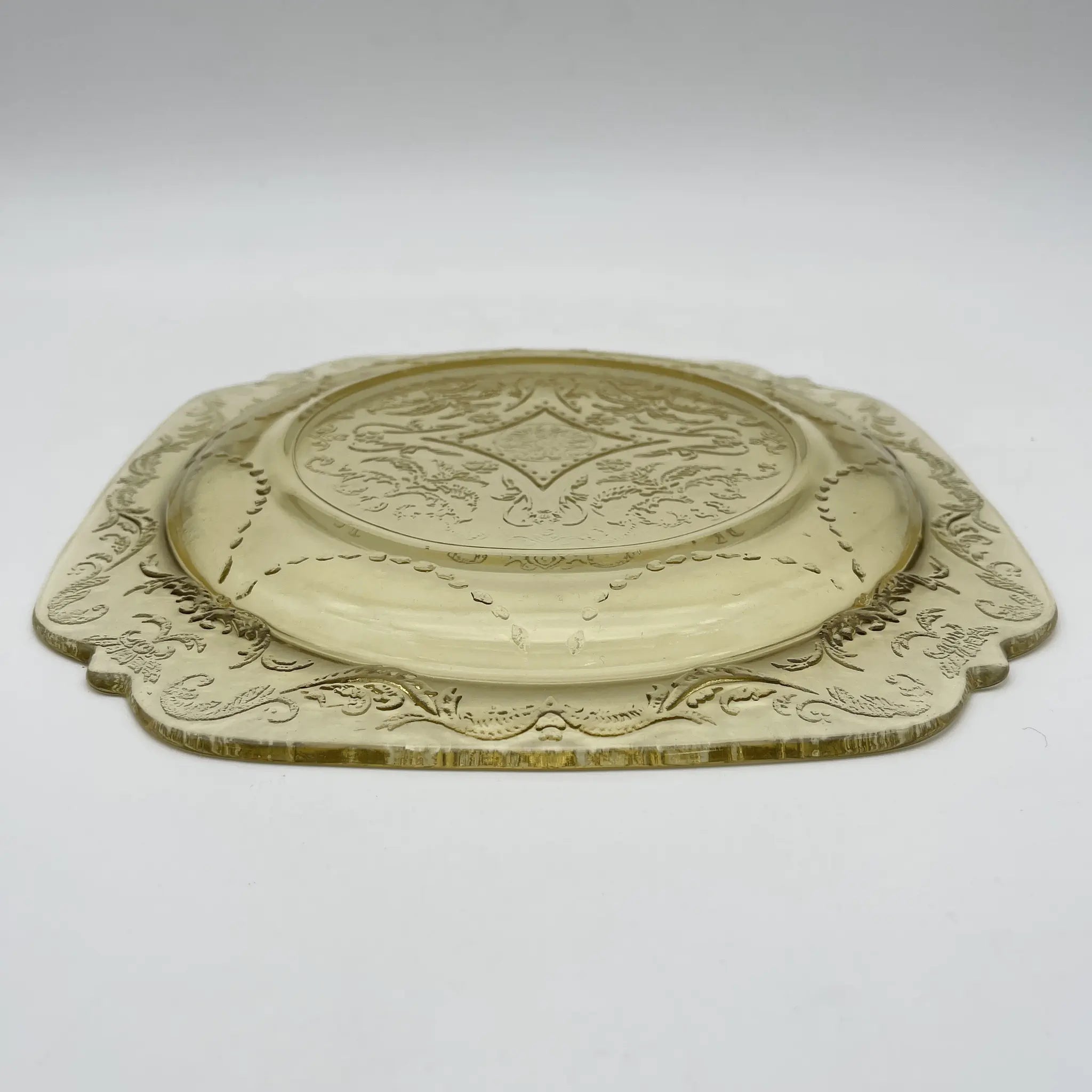 【复古】餐盘(主盘)/ Federal Glass(联邦玻璃)/ Madrid / 1930s /玻璃/美国/ depressing Glass, 压模成型,琥珀