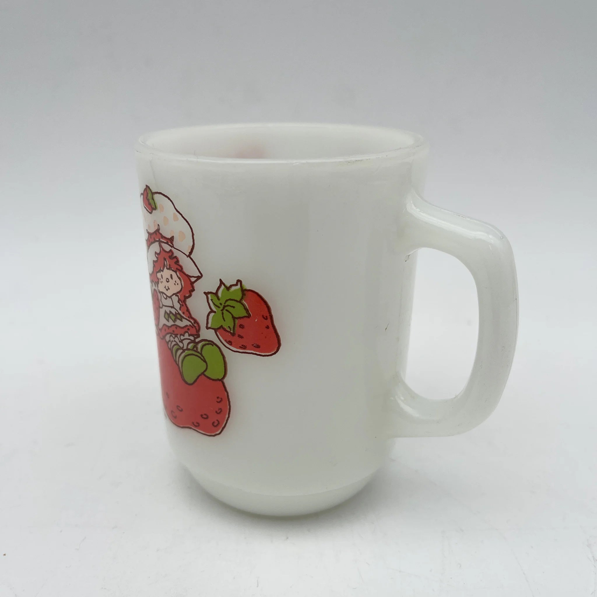 【リユース】 マグカップ / Anchor Hocking (アンカー・ホッキング) / Fire-King / Strawberry Shortcake / 1980s / ミルクガラス / アメリカ / スタッキングマグ, プリントデザイン