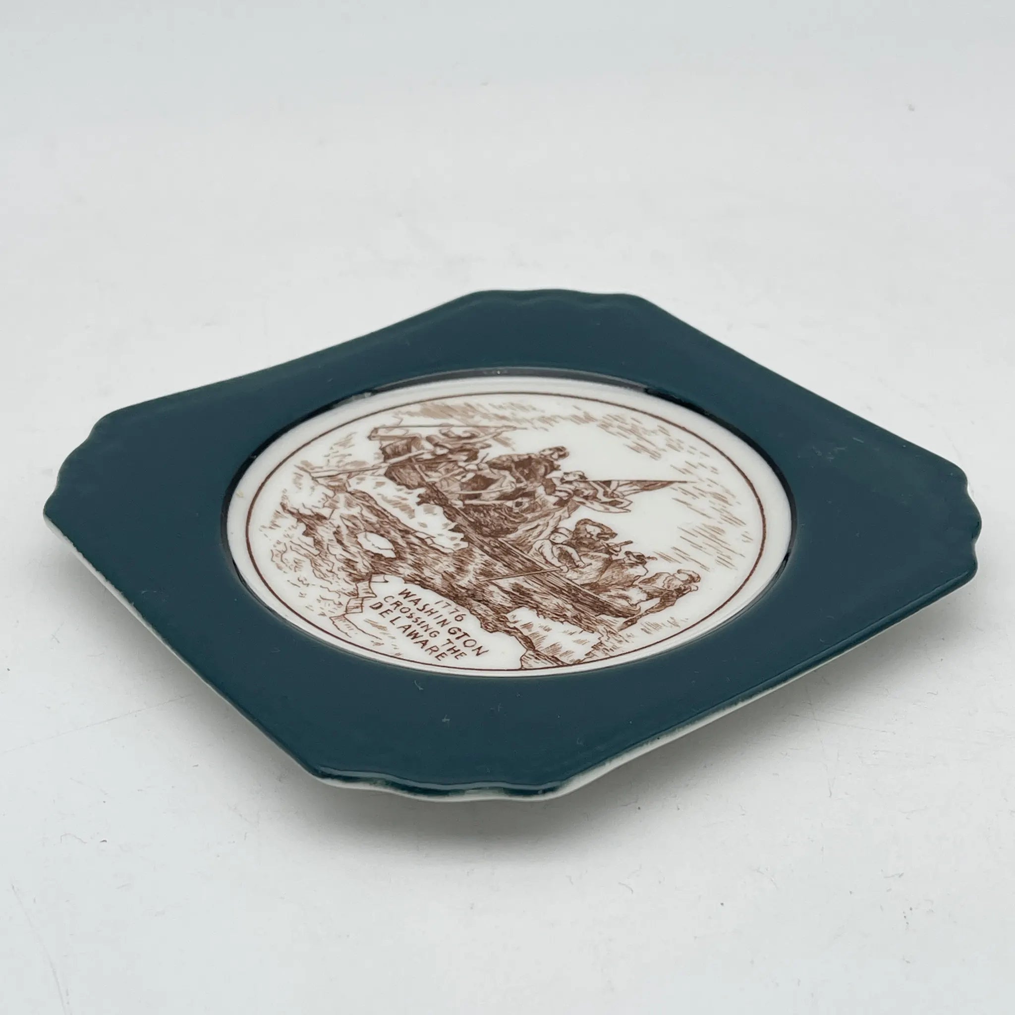 【复古】黄油盘(豆盘)/ Syracuse China / 1776 WASHINGTON CROSSING THE DELAWARE / 1920-1940s /陶瓷/ 美国/绘盘,铜版转印