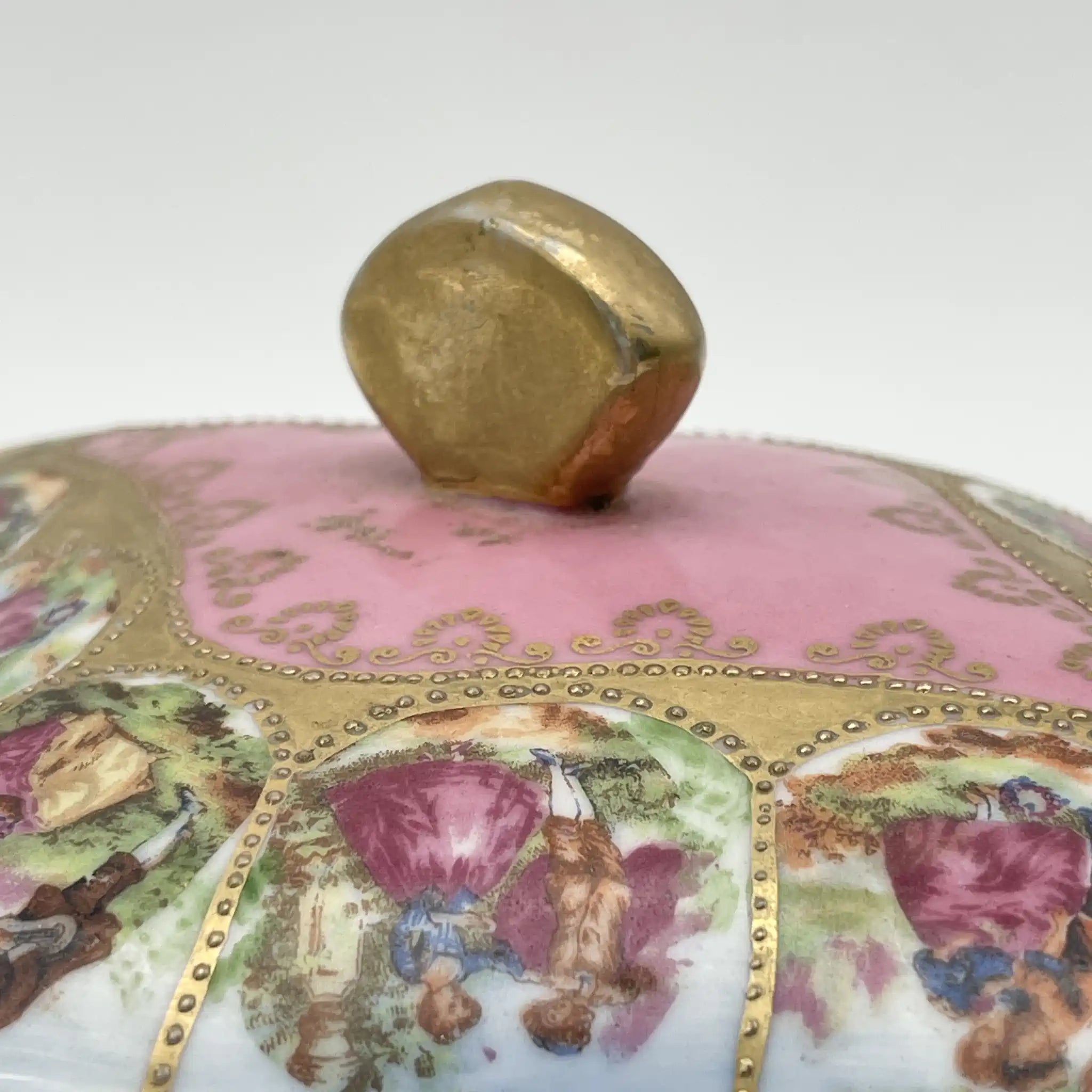 【アンティーク】 小物入れ / セーブル様式 / 推定19C後半 / 磁器 / フランス / フェート・ギャラント, 金彩盛り上げ