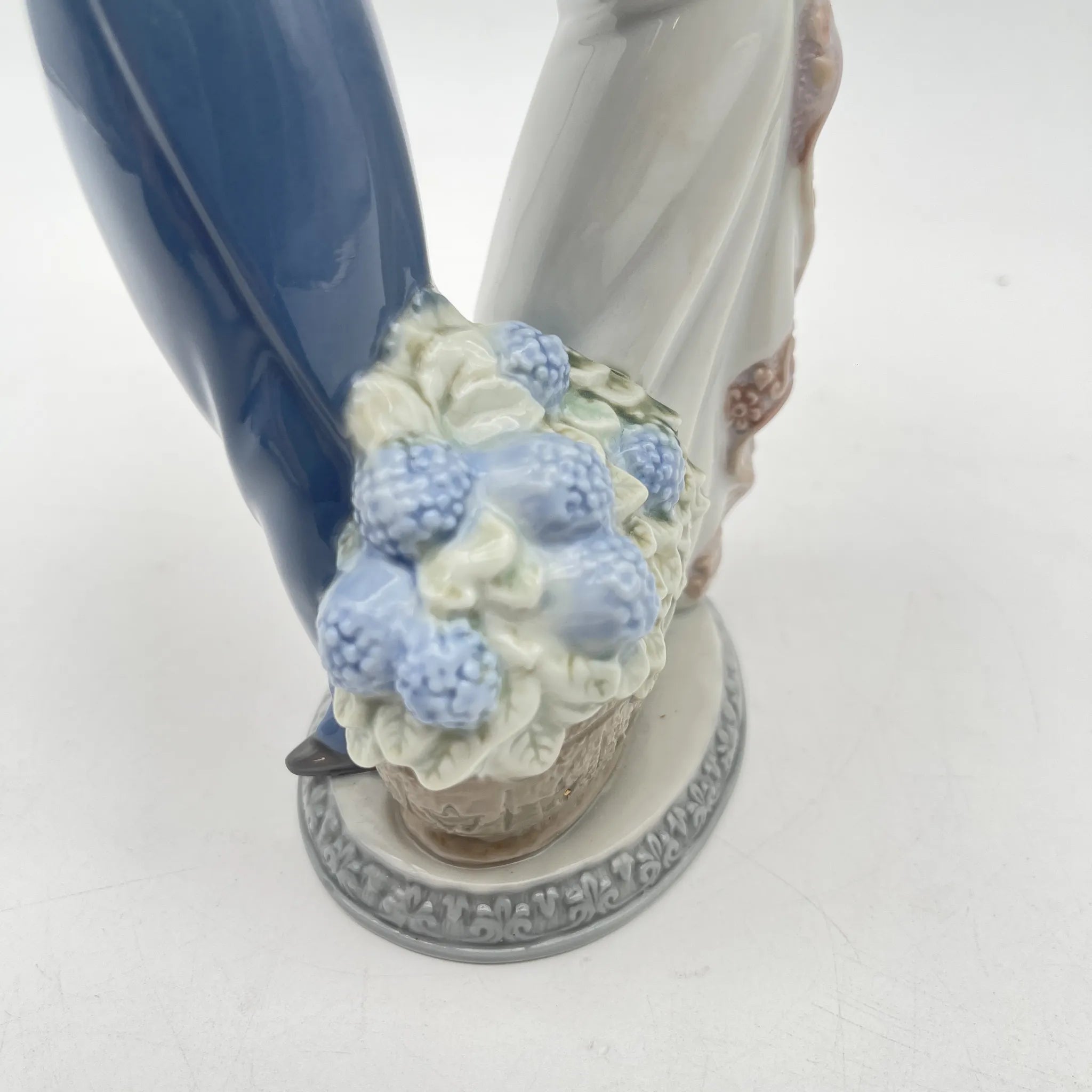 【リユース】 フィギュリン (陶磁器人形) / LLADRÓ (リヤドロ) / 推定1990-2000s / 磁器 / スペイン / パステルカラー