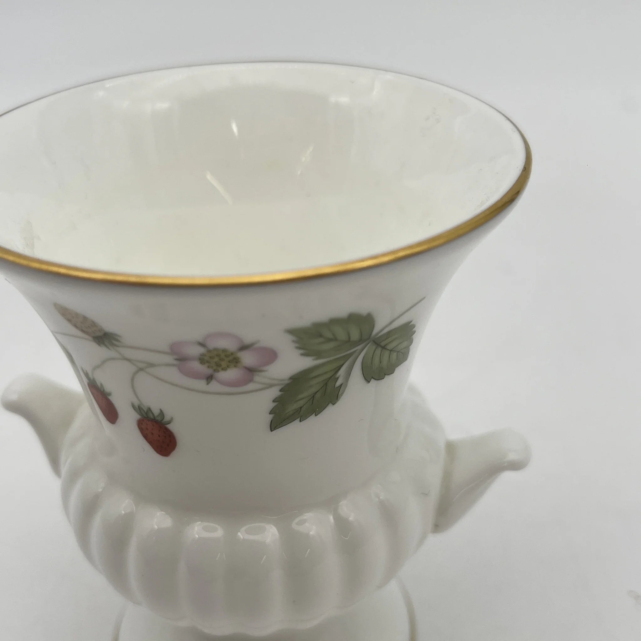 【リユース】 ミニチュア・ベース (花瓶) / Wedgewood / Wild Strawberry / 推定1990s / Bone China / イギリス / ボタニカルアート