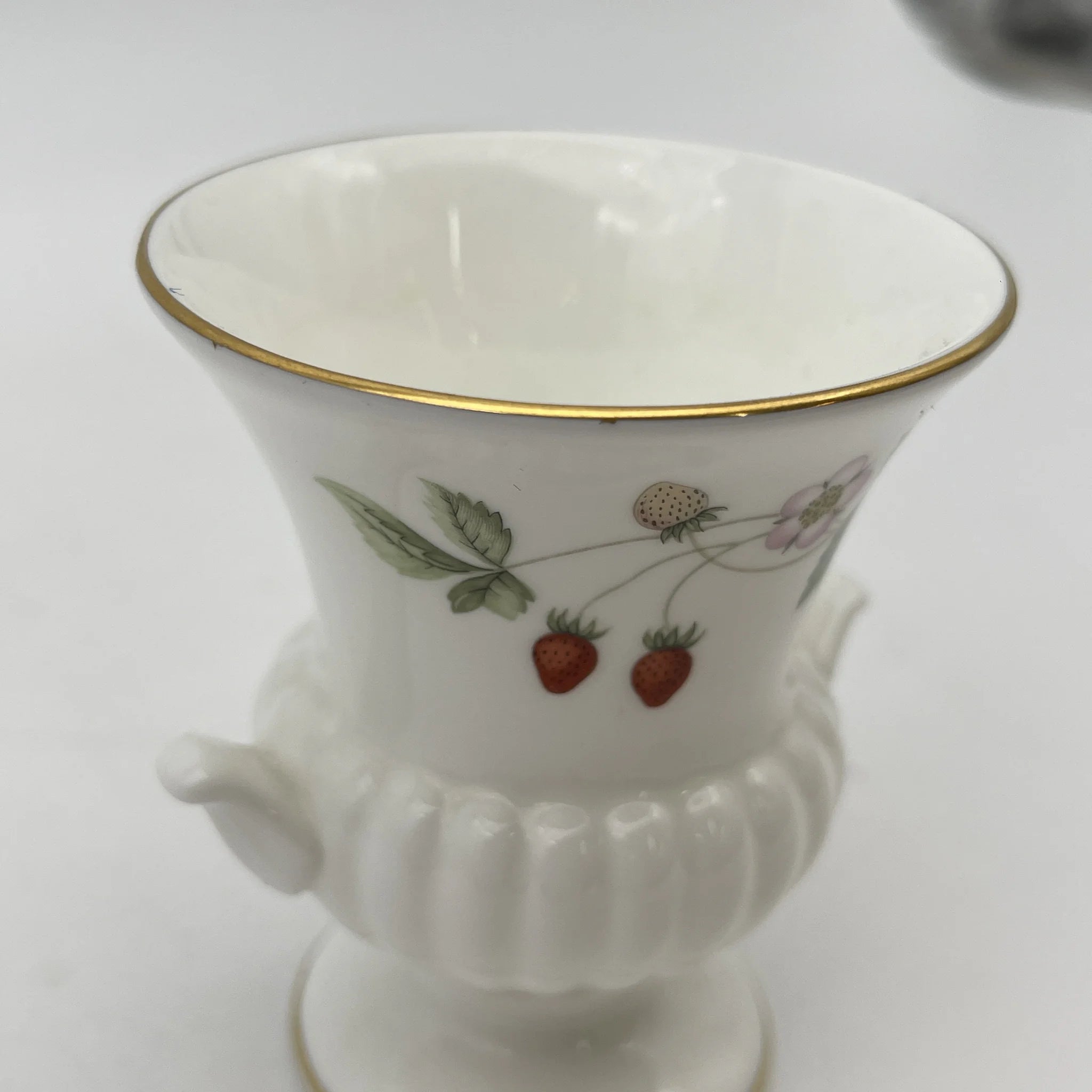【リユース】 ミニチュア・ベース (花瓶) / Wedgewood / Wild Strawberry / 推定1990s / Bone China / イギリス / ボタニカルアート