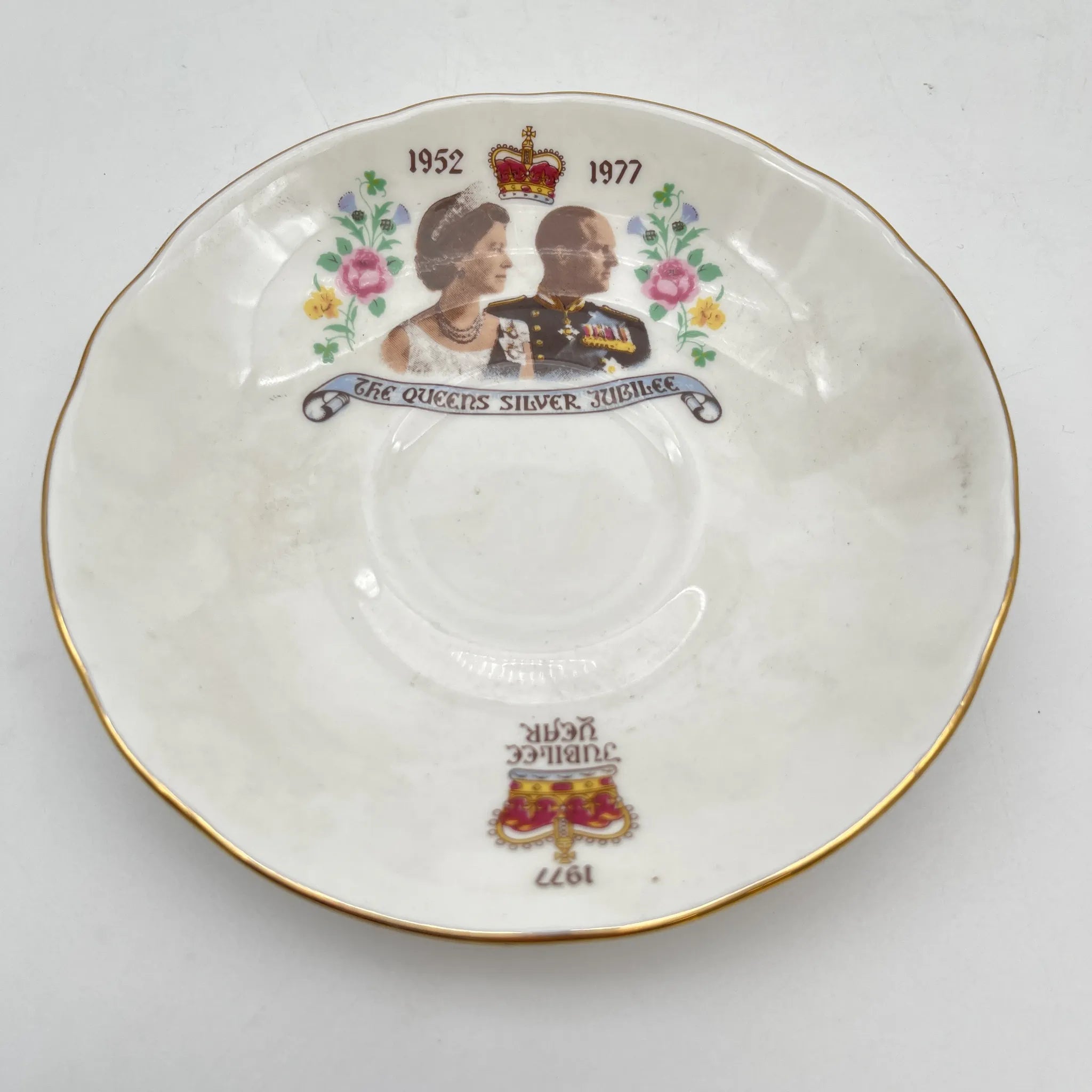 【复古】杯&碟/ The Queen's Silver Jubilee 1952-1977 / 1977 / Bone China /英国/伊丽莎白二世,金彩