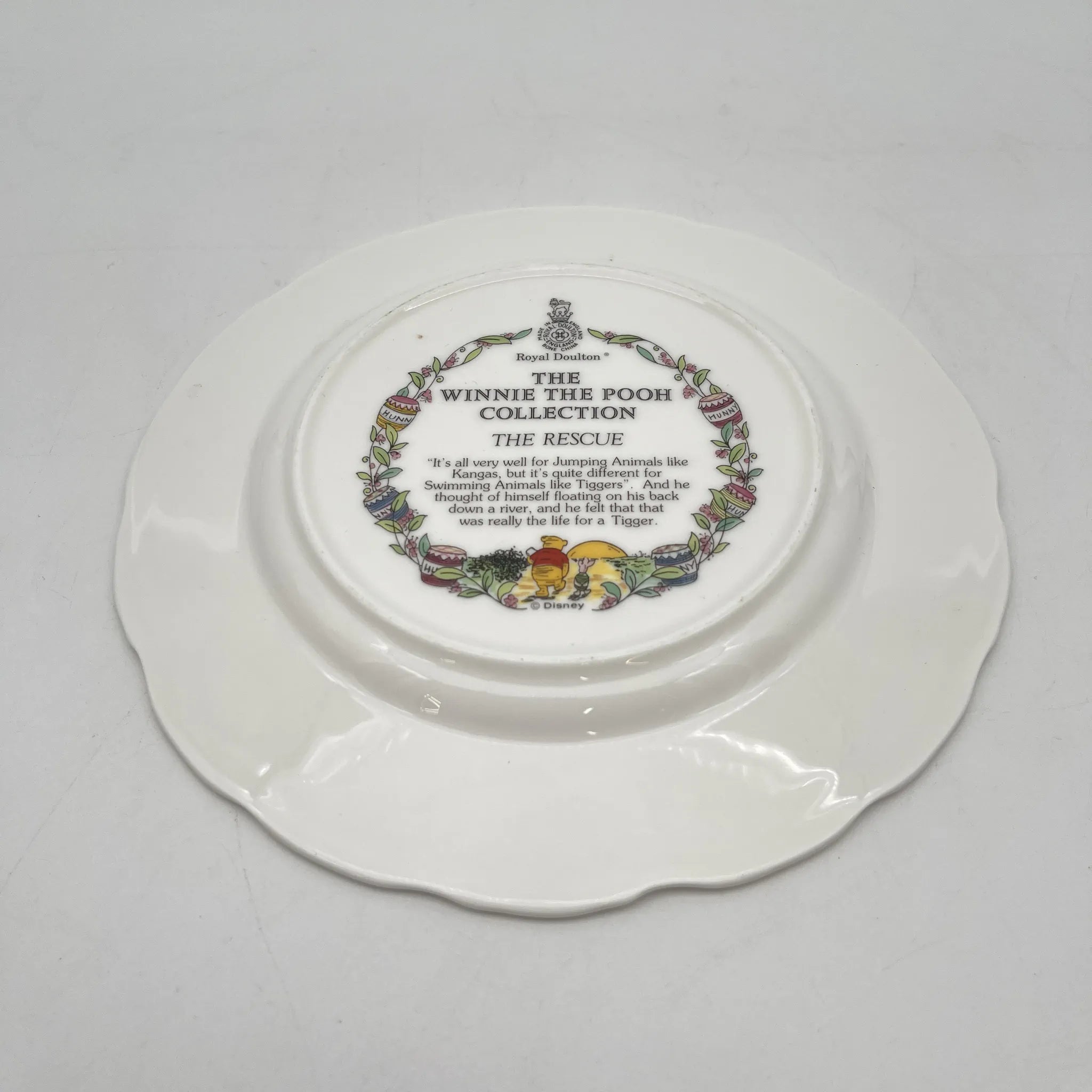 【复古】甜点盘(中盘)/ Royal Doulton / The Winnie The Pooh Collection / The Rescue /估计1990s / Bone China /英国/ John Finnie
