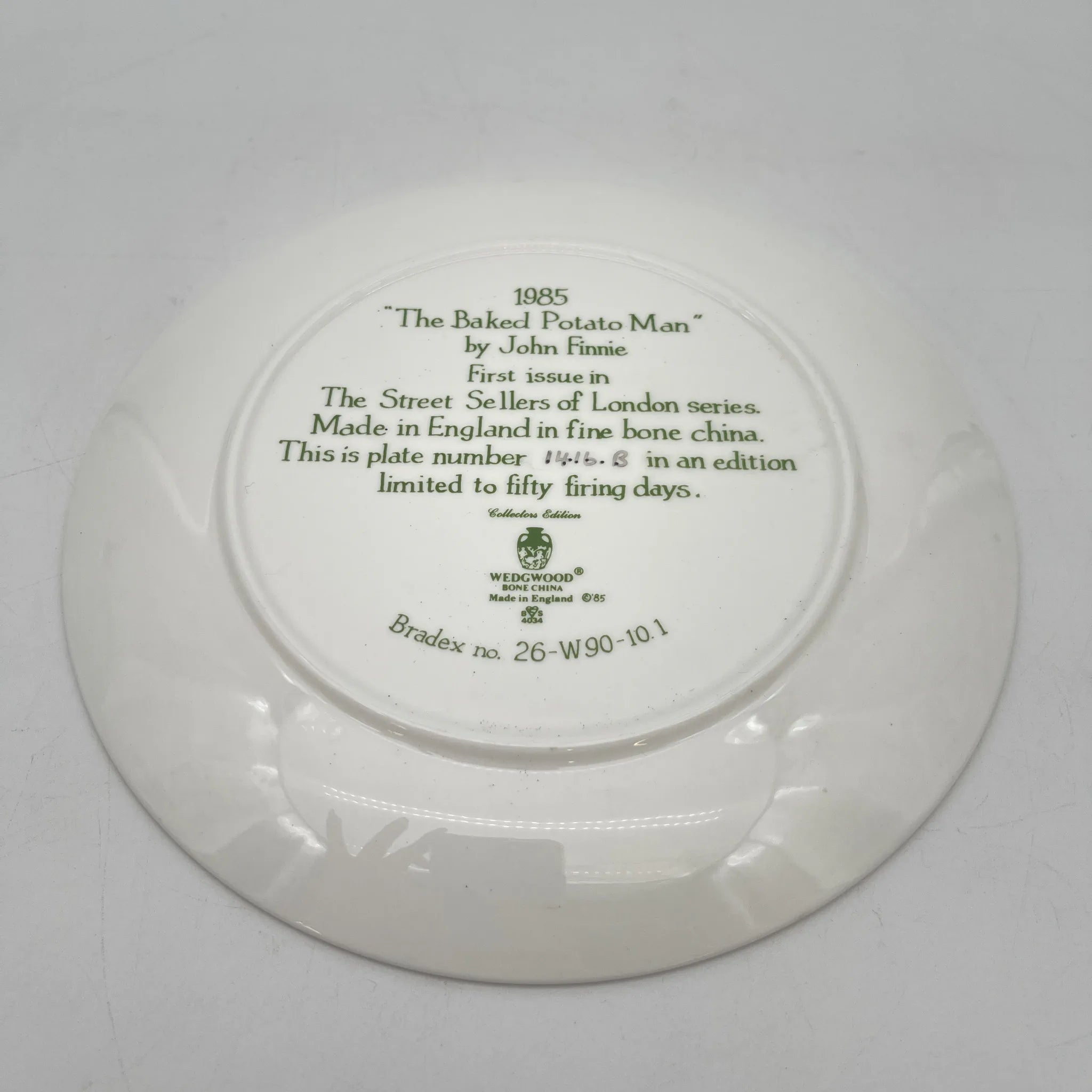 【复古】甜点盘/ Wedgewood / The Street Sellers of London / The Baked Potato Man / 1985 / Bone China /英国