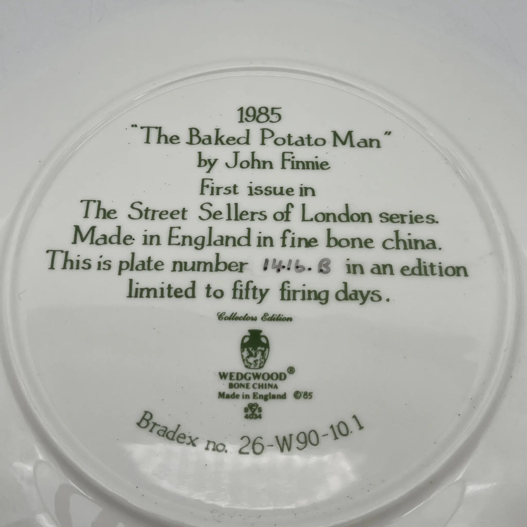【复古】甜点盘/ Wedgewood / The Street Sellers of London / The Baked Potato Man / 1985 / Bone China /英国
