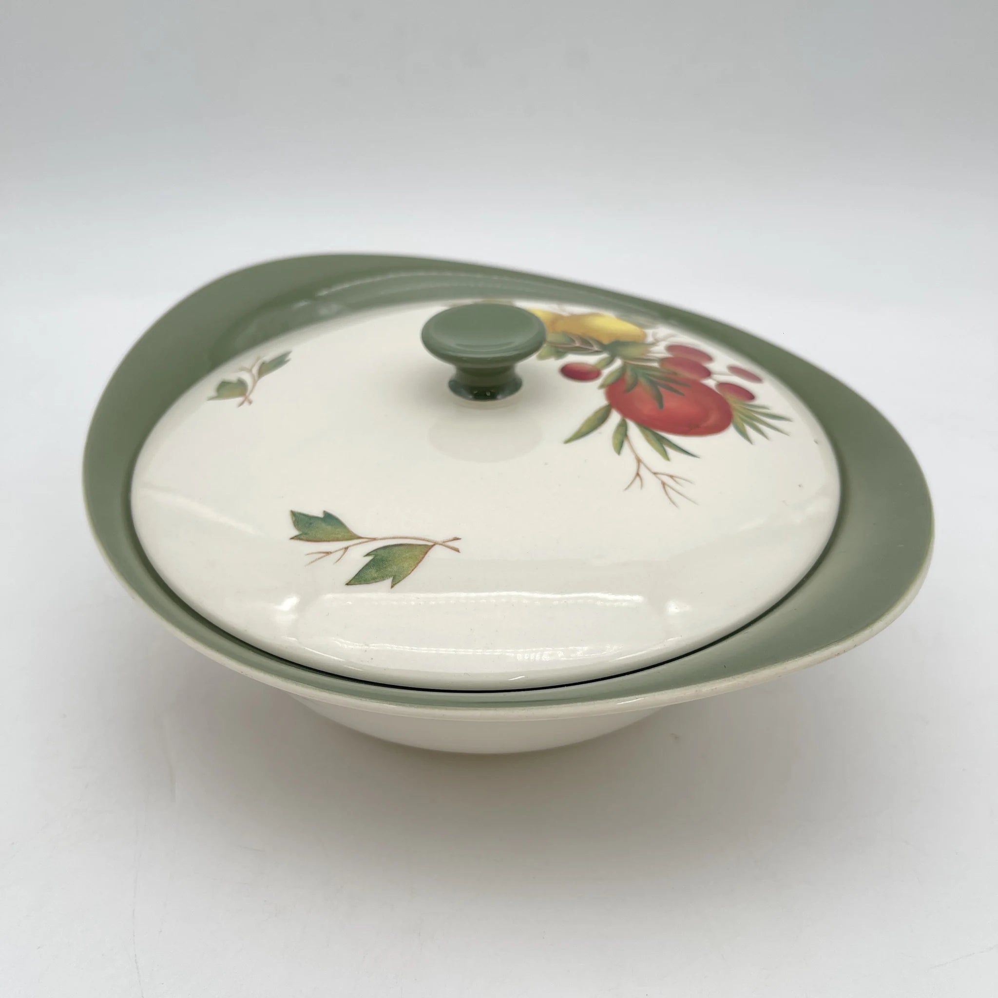 【复古】砂锅(带盖的深型焗烤盘)/ Wedgewood / Covent Garden /估计20c中期/陶器/英国/植物艺术