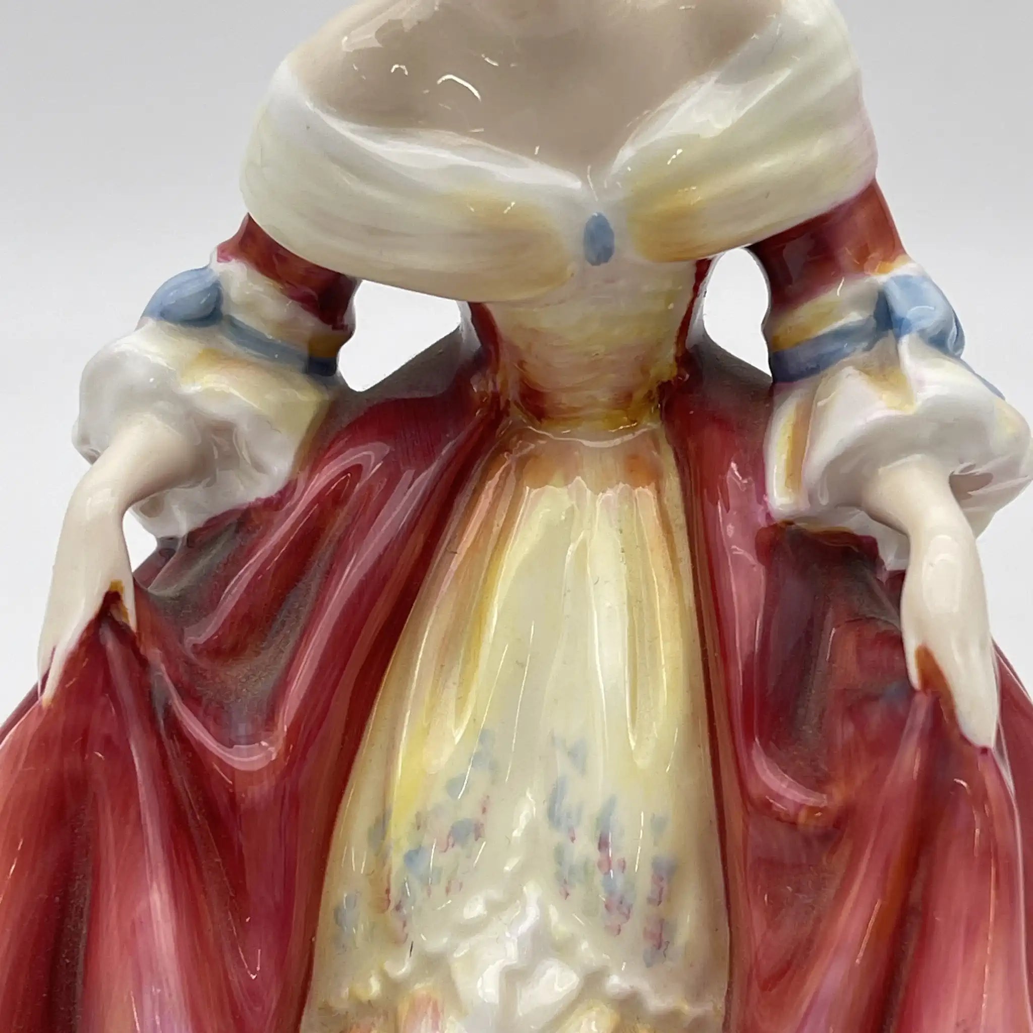【复古】陶瓷器玩偶/ Royal Doulton / Southern Belle / 20c中后期/ Bone China /英国/手绘
