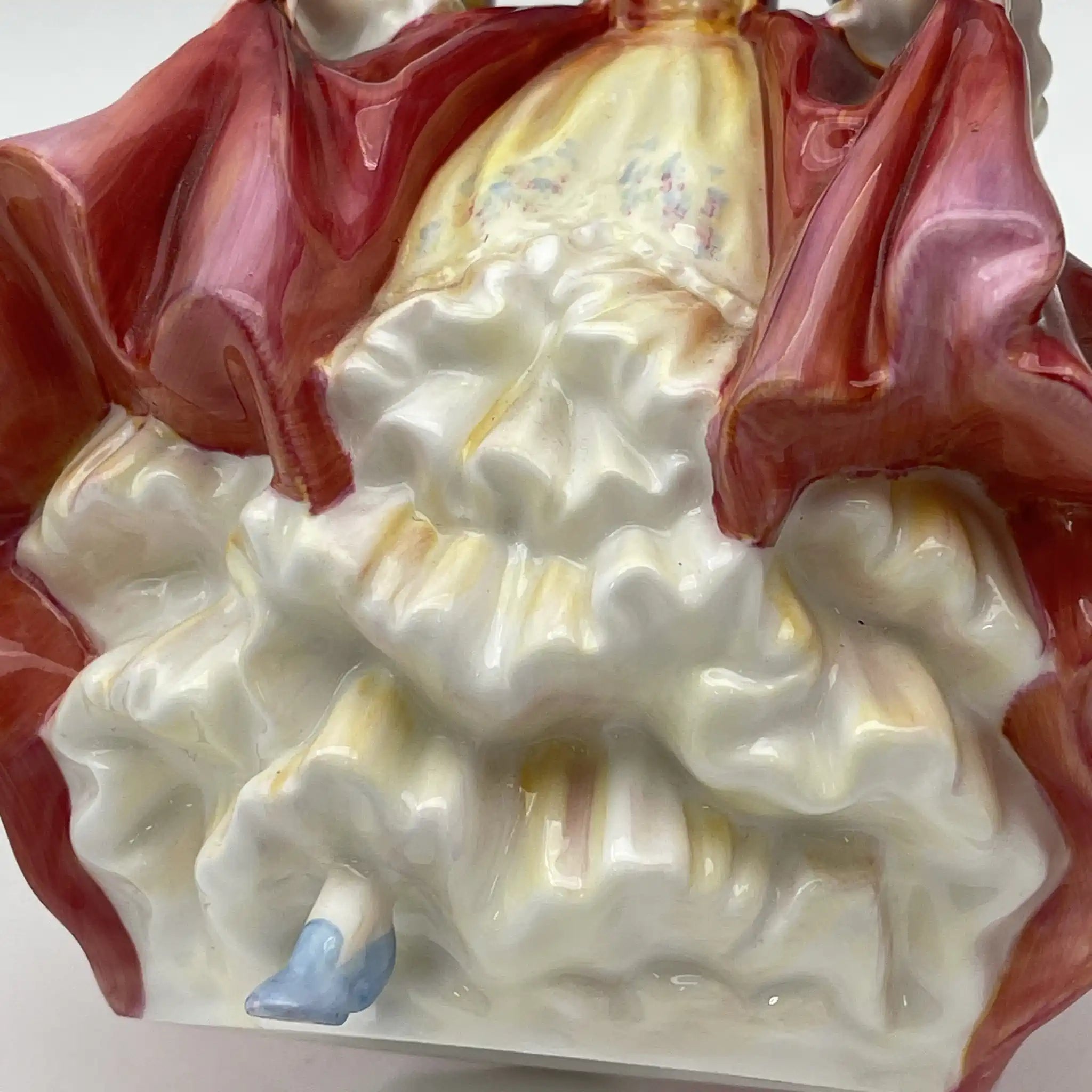 【复古】陶瓷器玩偶/ Royal Doulton / Southern Belle / 20c中后期/ Bone China /英国/手绘