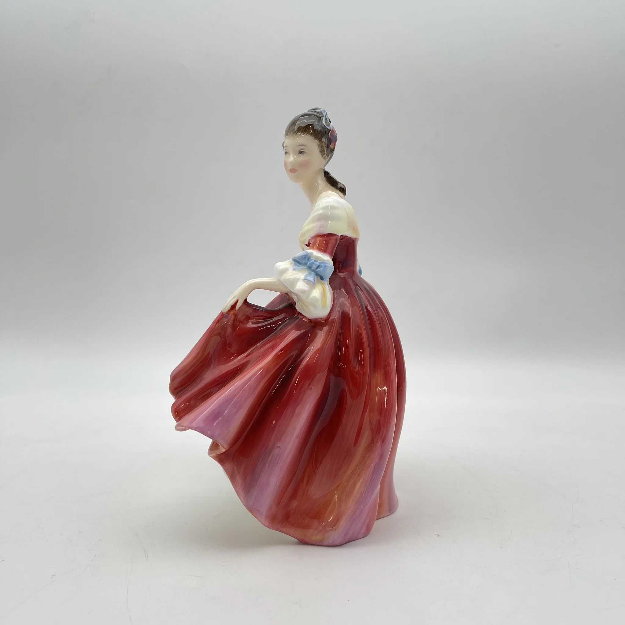 【复古】陶瓷器玩偶/ Royal Doulton / Southern Belle / 20c中后期/ Bone China /英国/手绘