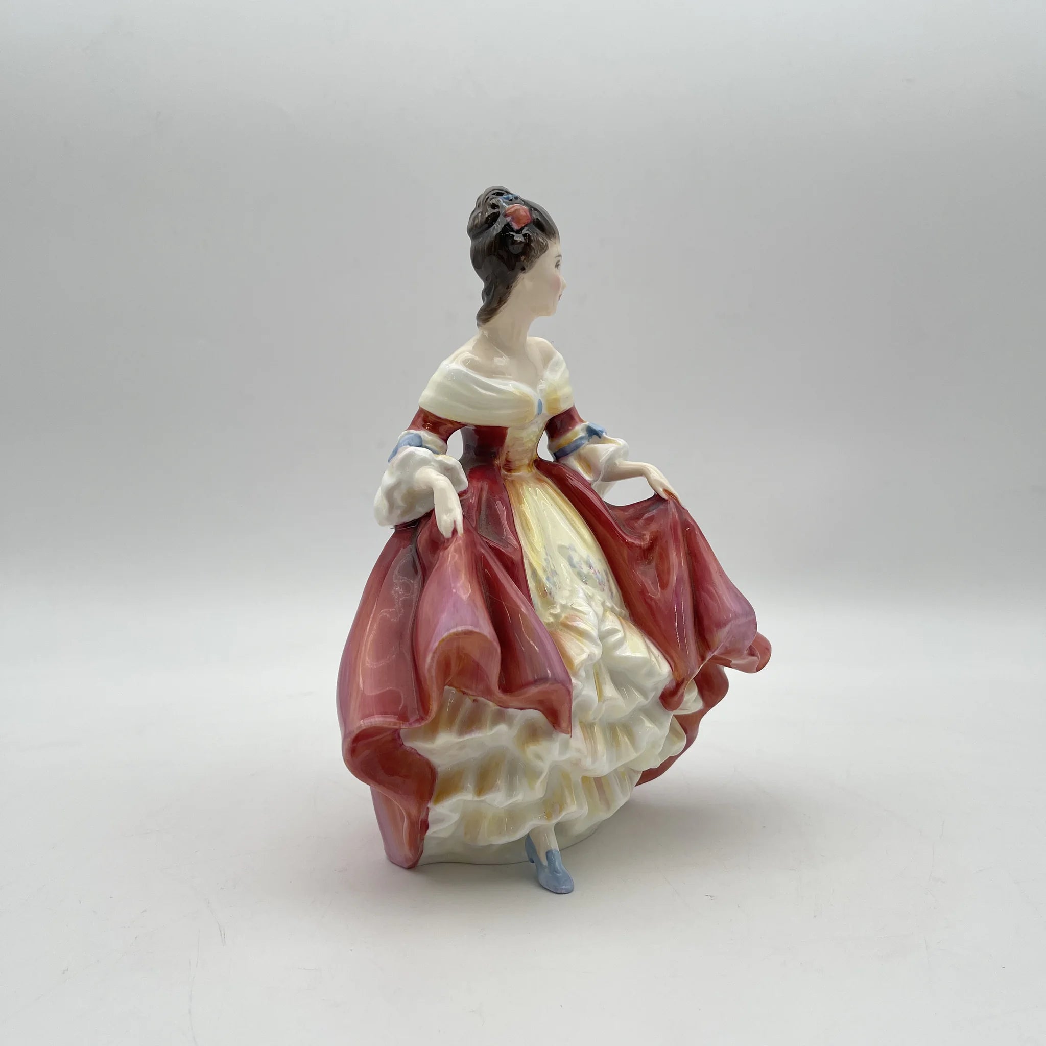 【复古】陶瓷器玩偶/ Royal Doulton / Southern Belle / 20c中后期/ Bone China /英国/手绘
