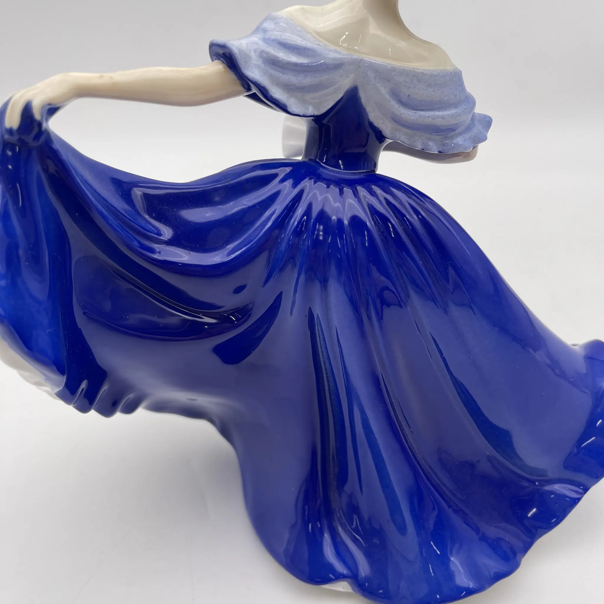 【再利用】手办(陶瓷人偶)/ Royal Doulton / Elaine / 20c后期/ Bone China /英国/ Peggy Davies,手绘
