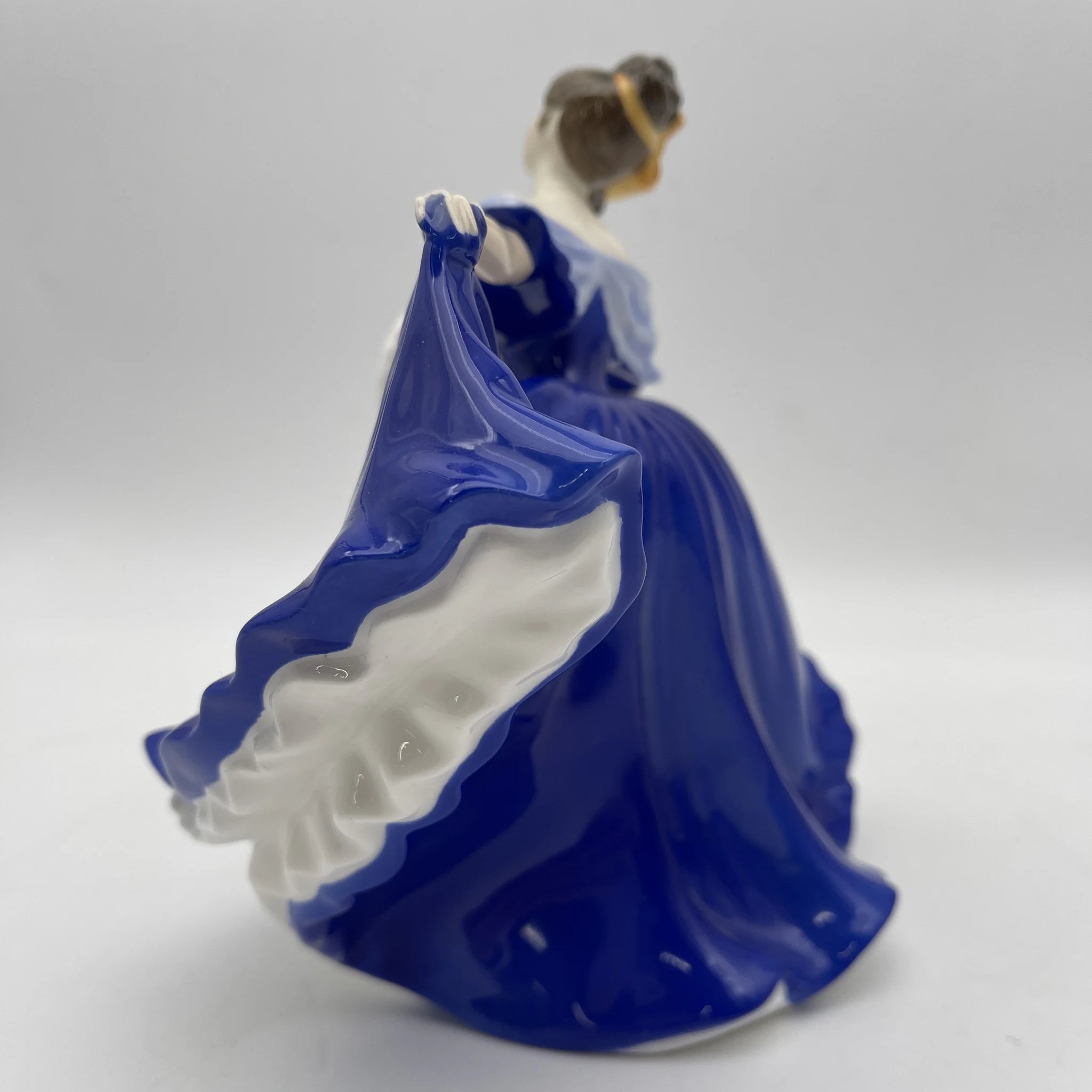 【再利用】手办(陶瓷人偶)/ Royal Doulton / Elaine / 20c后期/ Bone China /英国/ Peggy Davies,手绘