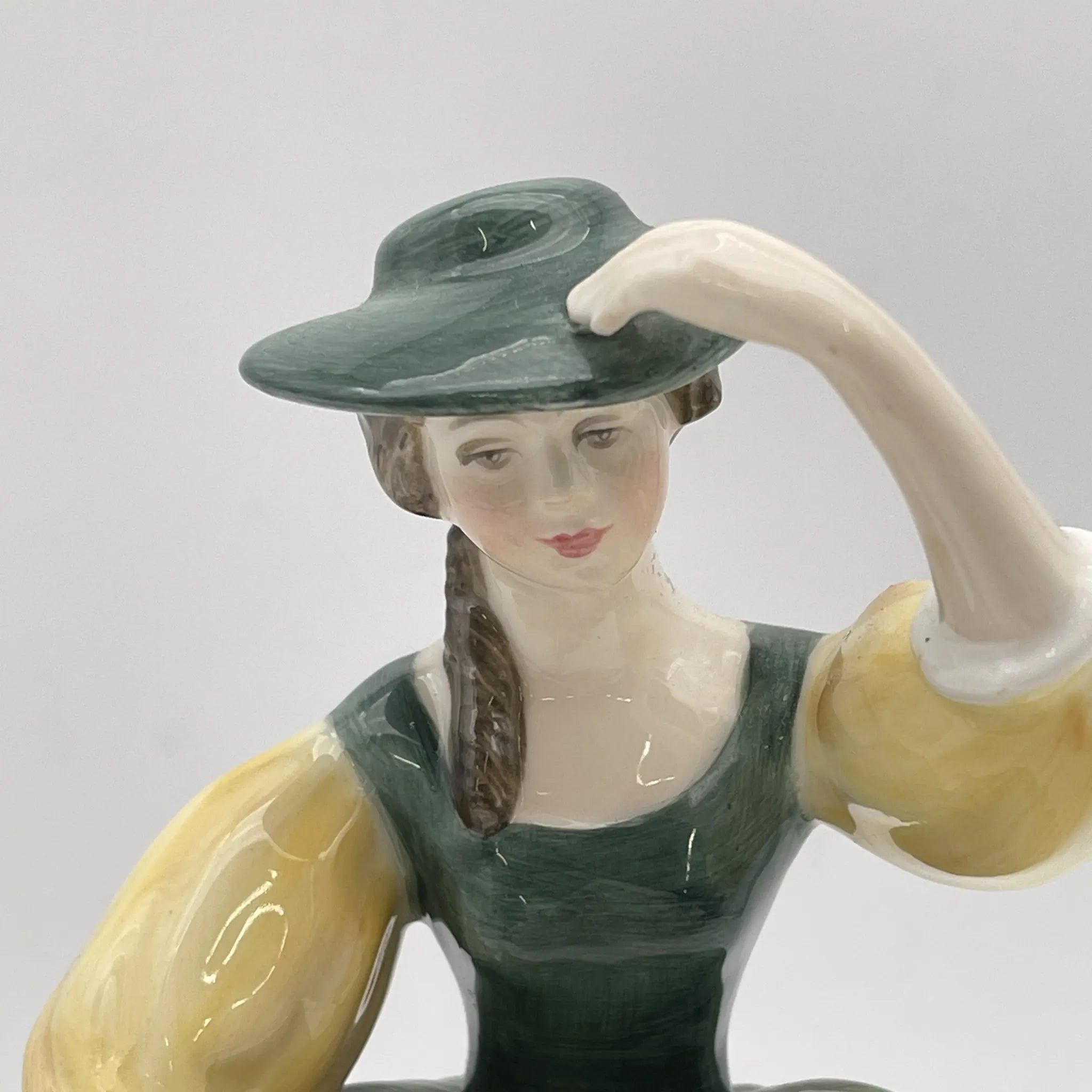 【复古】陶俑/ Royal Doulton / Buttercup / 20c中后期/ Bone China /英国/ Peggy Davies, 手绘油漆