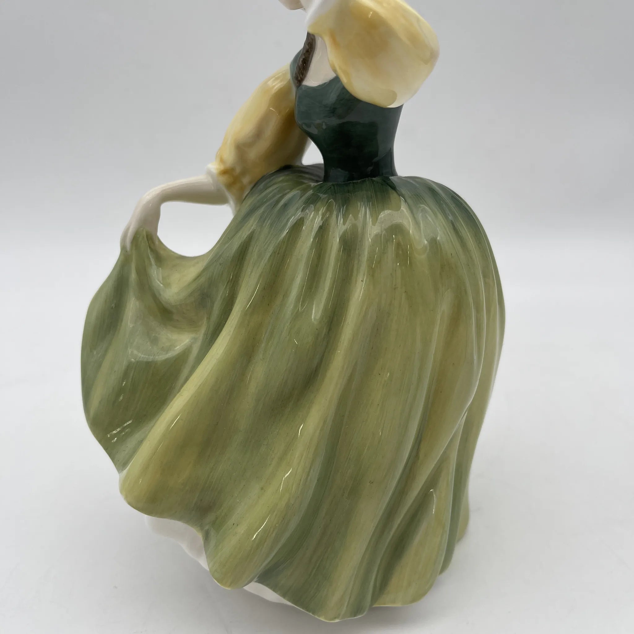 【复古】陶俑/ Royal Doulton / Buttercup / 20c中后期/ Bone China /英国/ Peggy Davies, 手绘油漆