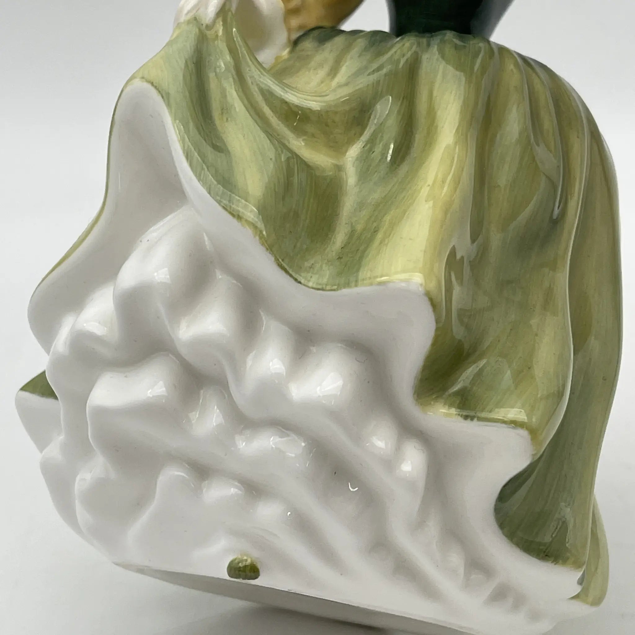 【复古】陶俑/ Royal Doulton / Buttercup / 20c中后期/ Bone China /英国/ Peggy Davies, 手绘油漆