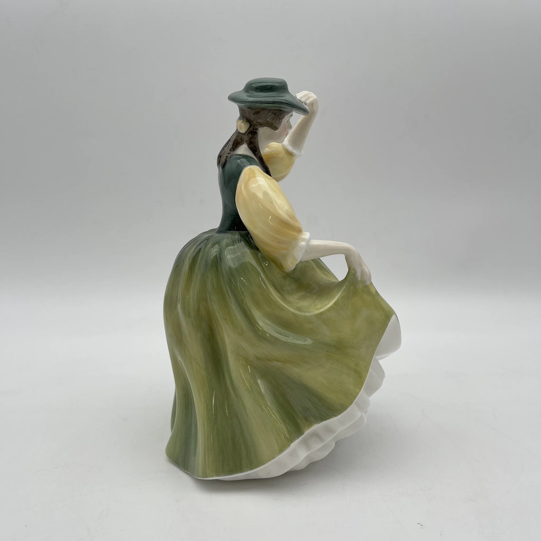 【复古】陶俑/ Royal Doulton / Buttercup / 20c中后期/ Bone China /英国/ Peggy Davies, 手绘油漆