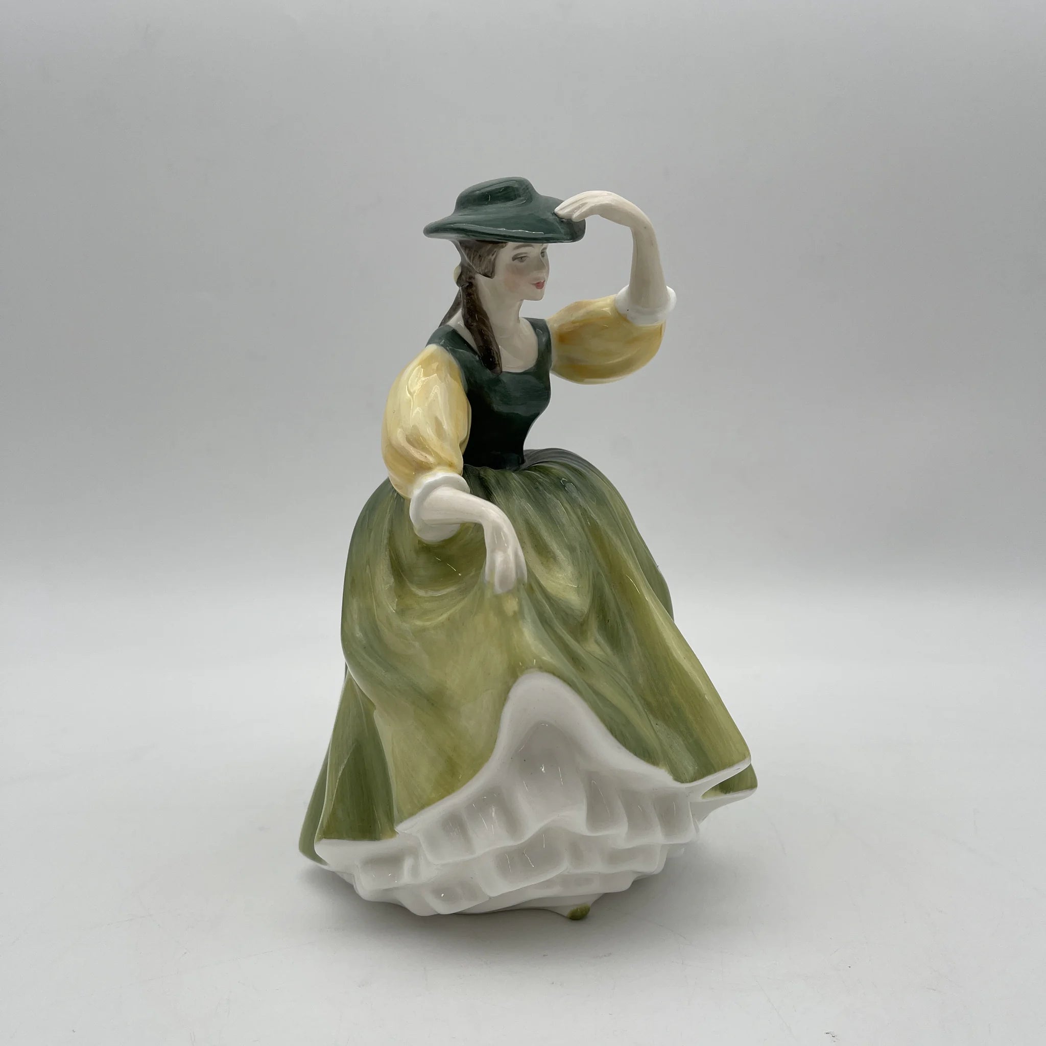 【复古】陶俑/ Royal Doulton / Buttercup / 20c中后期/ Bone China /英国/ Peggy Davies, 手绘油漆