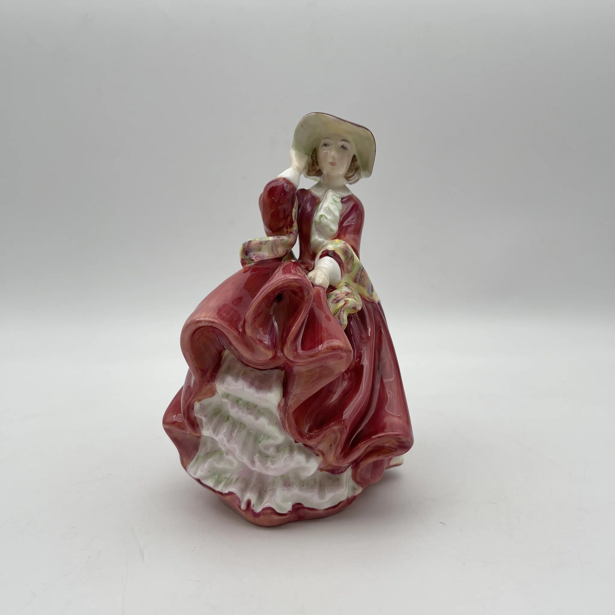 【复古】手办(陶瓷器人偶)/ Royal Doulton / Top o' the Hill / 20c中后期/ Bone China /英国/手绘