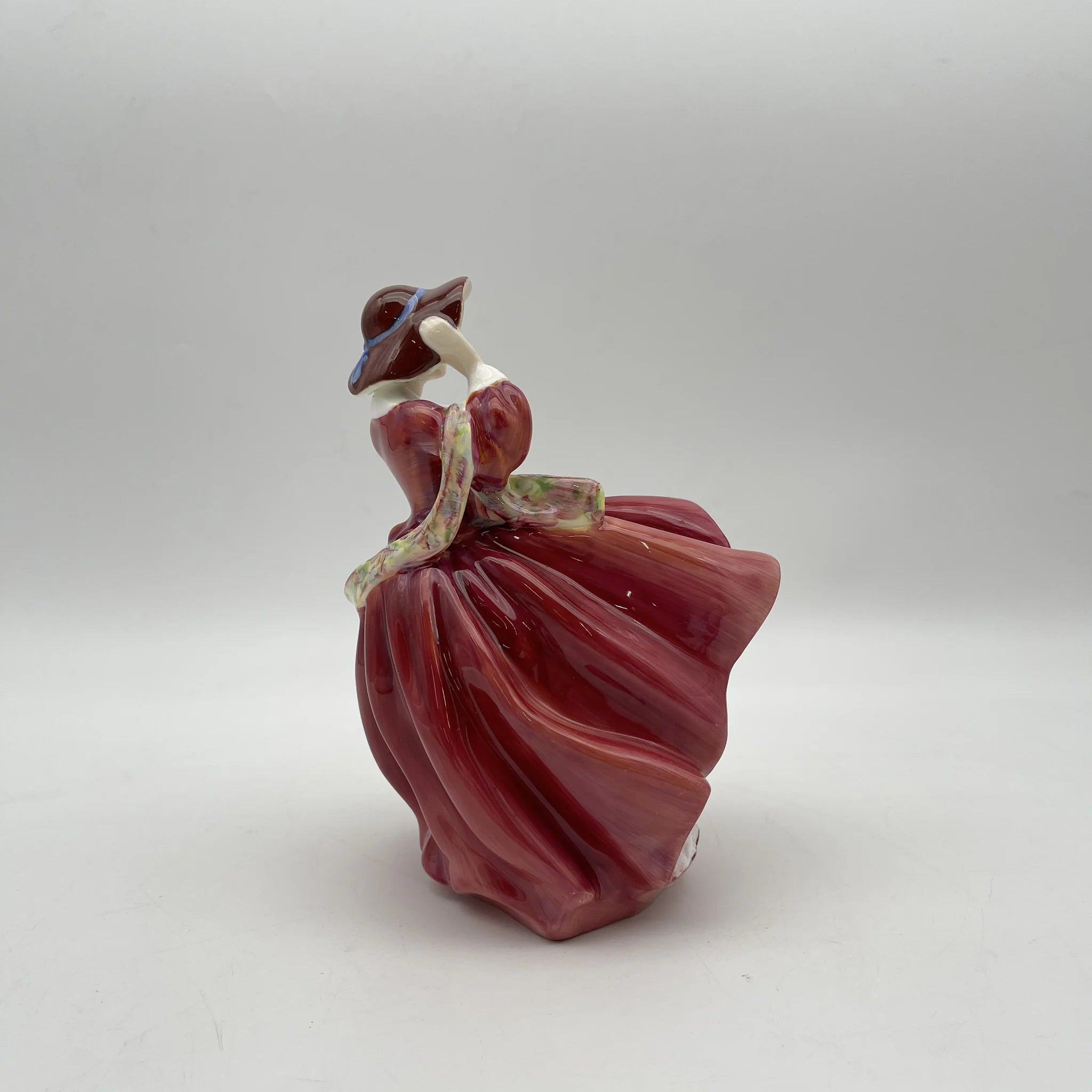 【复古】手办(陶瓷器人偶)/ Royal Doulton / Top o' the Hill / 20c中后期/ Bone China /英国/手绘