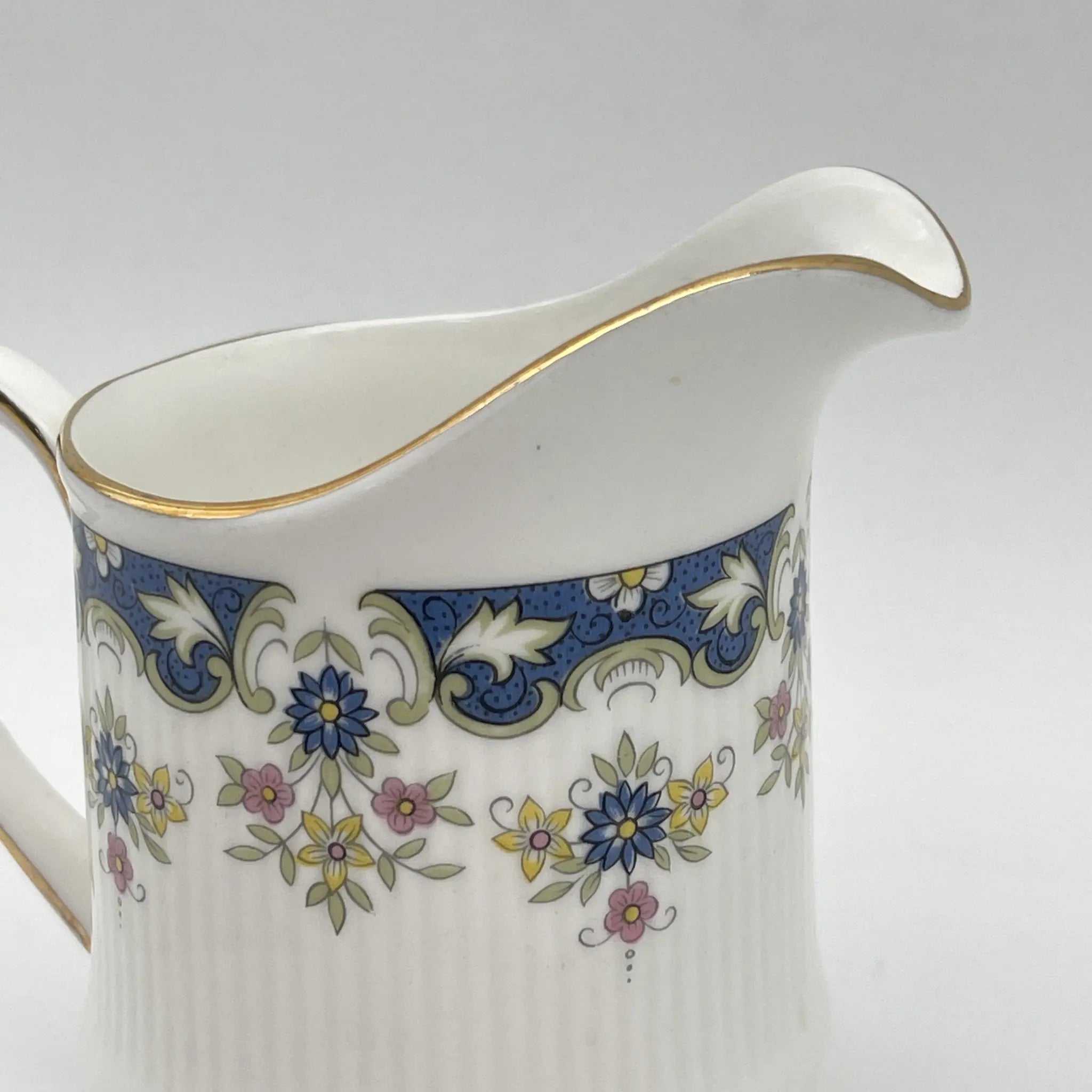 【复古】牛奶壶/ Paragon / Coniston /推测20c中期/ Fine Bone China /英国/果味,钴,小花