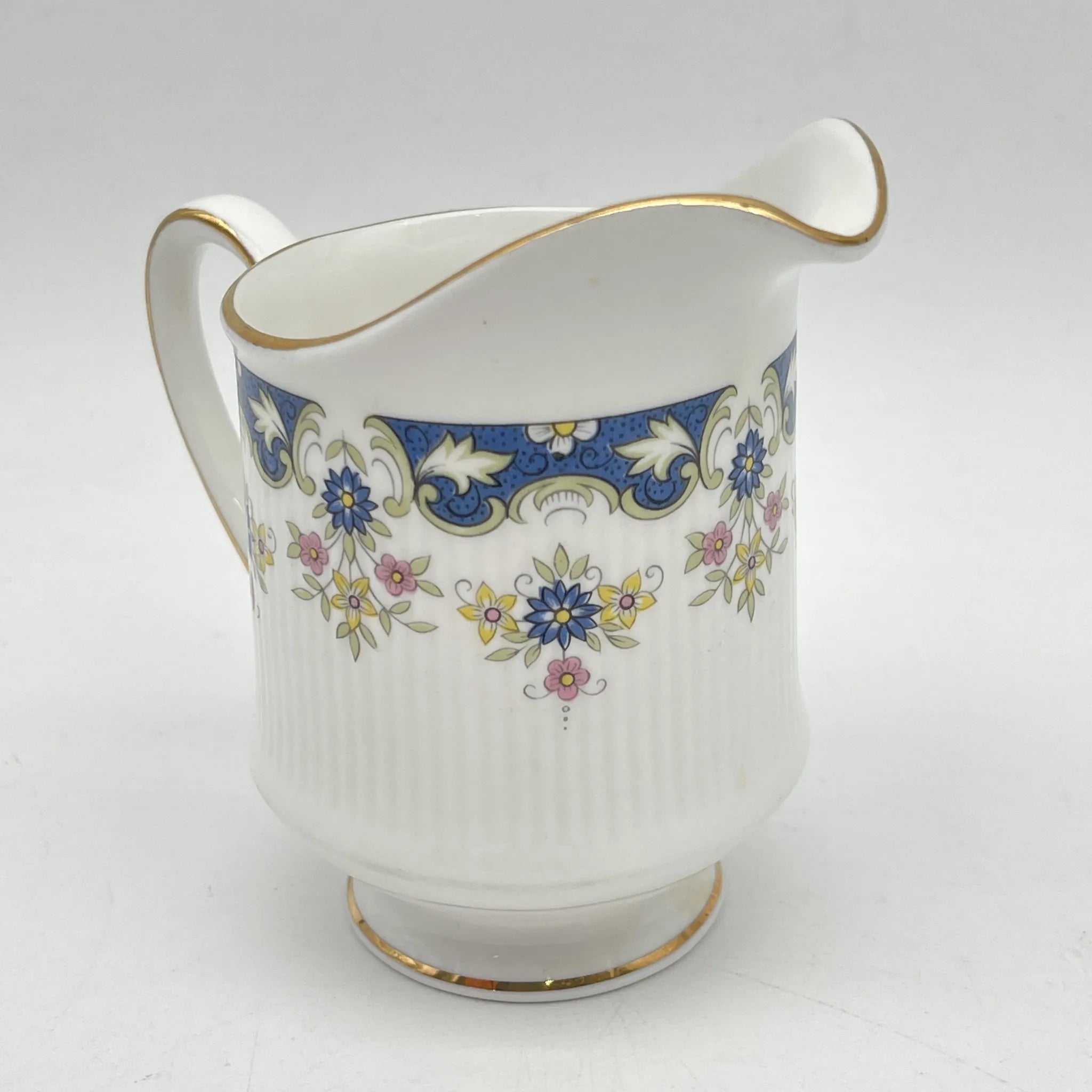 【复古】牛奶壶/ Paragon / Coniston /推测20c中期/ Fine Bone China /英国/果味,钴,小花