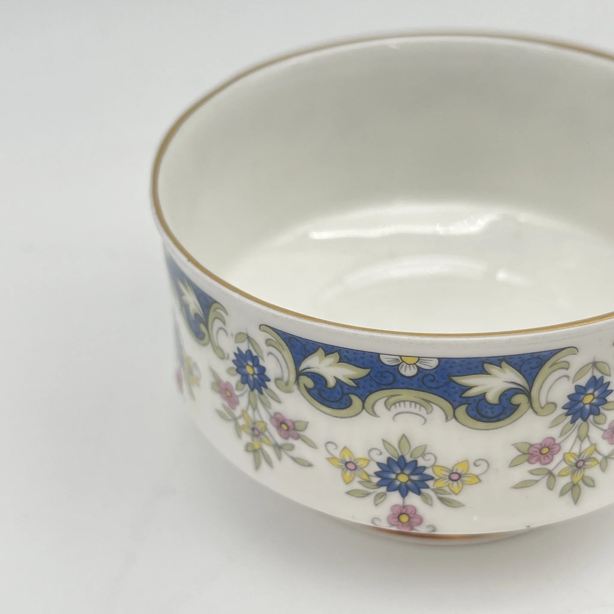 【复古】糖碗/ Paragon / Coniston /估计20c中期/ Fine Bone China /英国/果味,钴,小花
