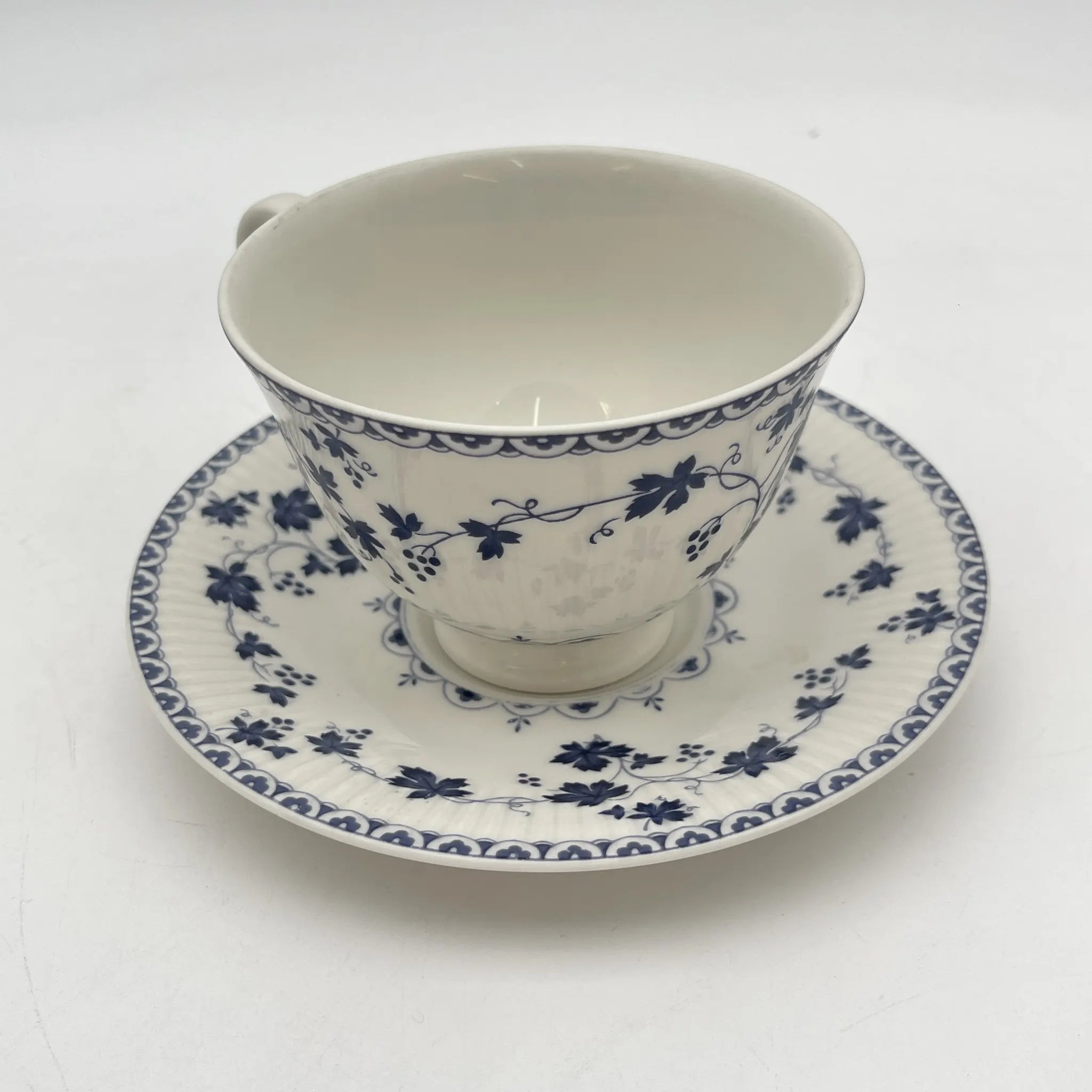 【复古】杯和碟子/ Royal Doulton / Yorktown /估计20c中期/瓷器/英国/葡萄