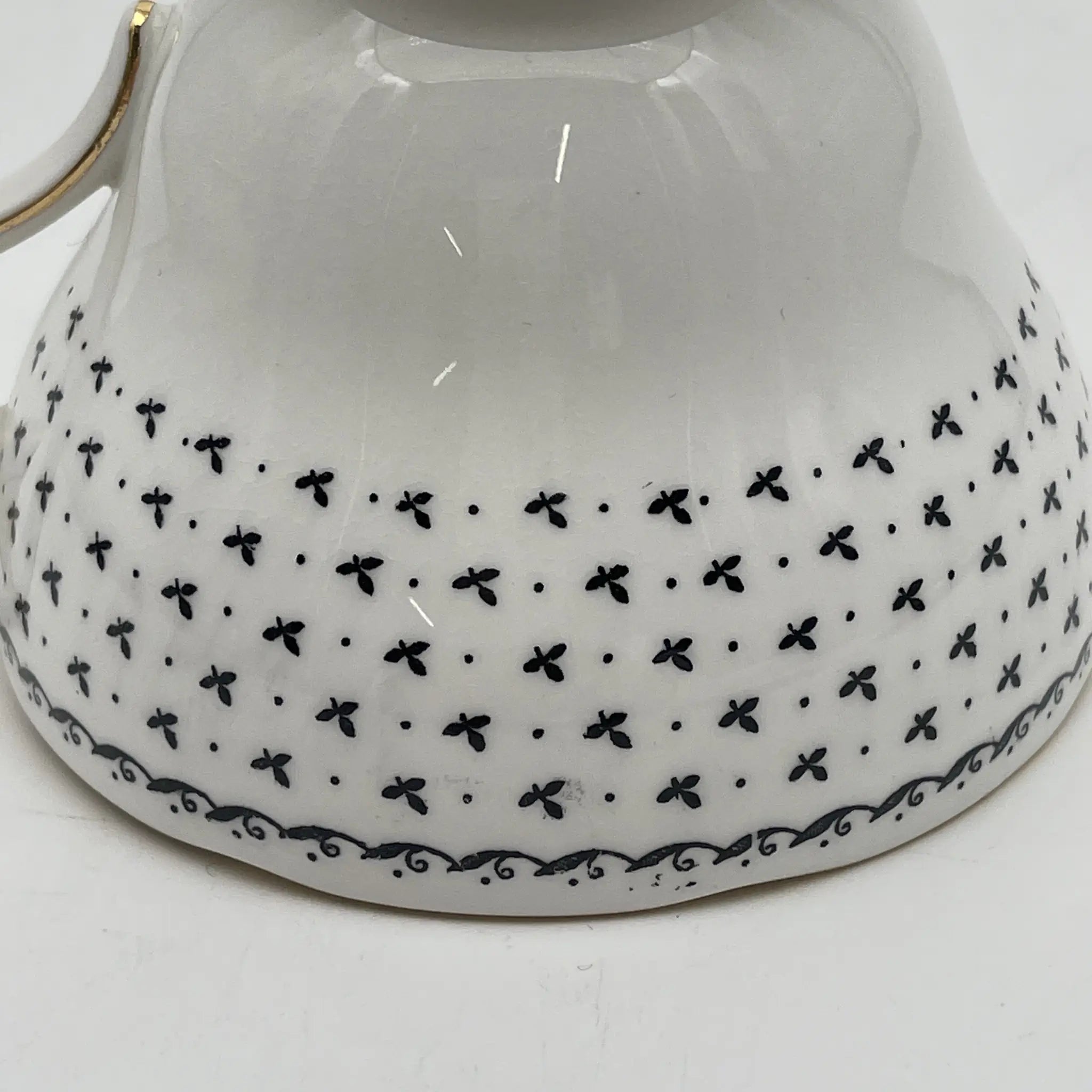 【复古】三重奏(c&s +甜点盘)2p / Queen Anne / Georgian /估计20c中期/ Fine Bone China /英国