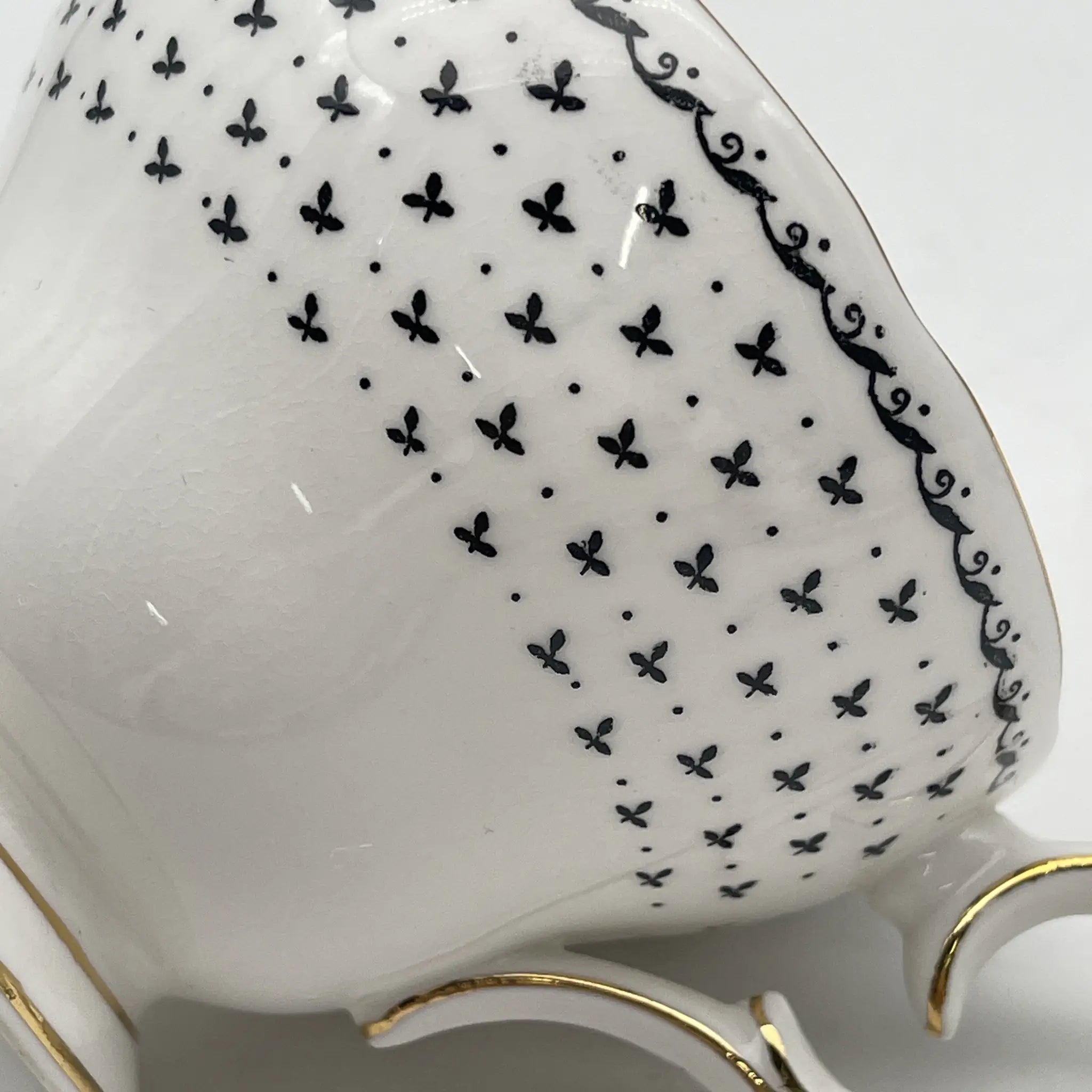 【复古】三重奏(c&s +甜点盘)2p / Queen Anne / Georgian /估计20c中期/ Fine Bone China /英国