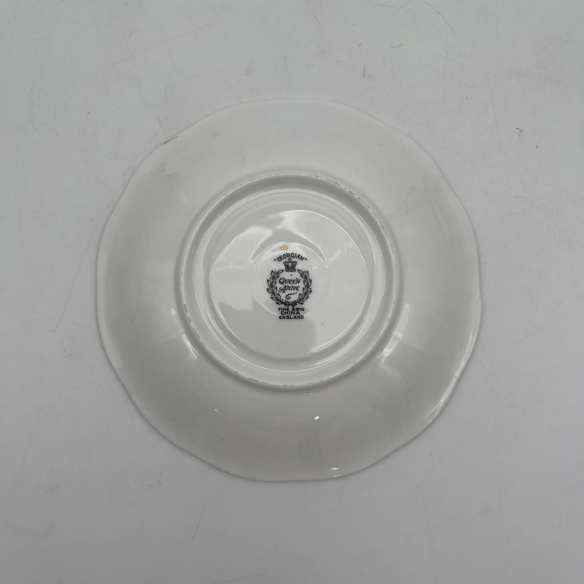 【复古】三重奏(c&s +甜点盘)2p / Queen Anne / Georgian /估计20c中期/ Fine Bone China /英国