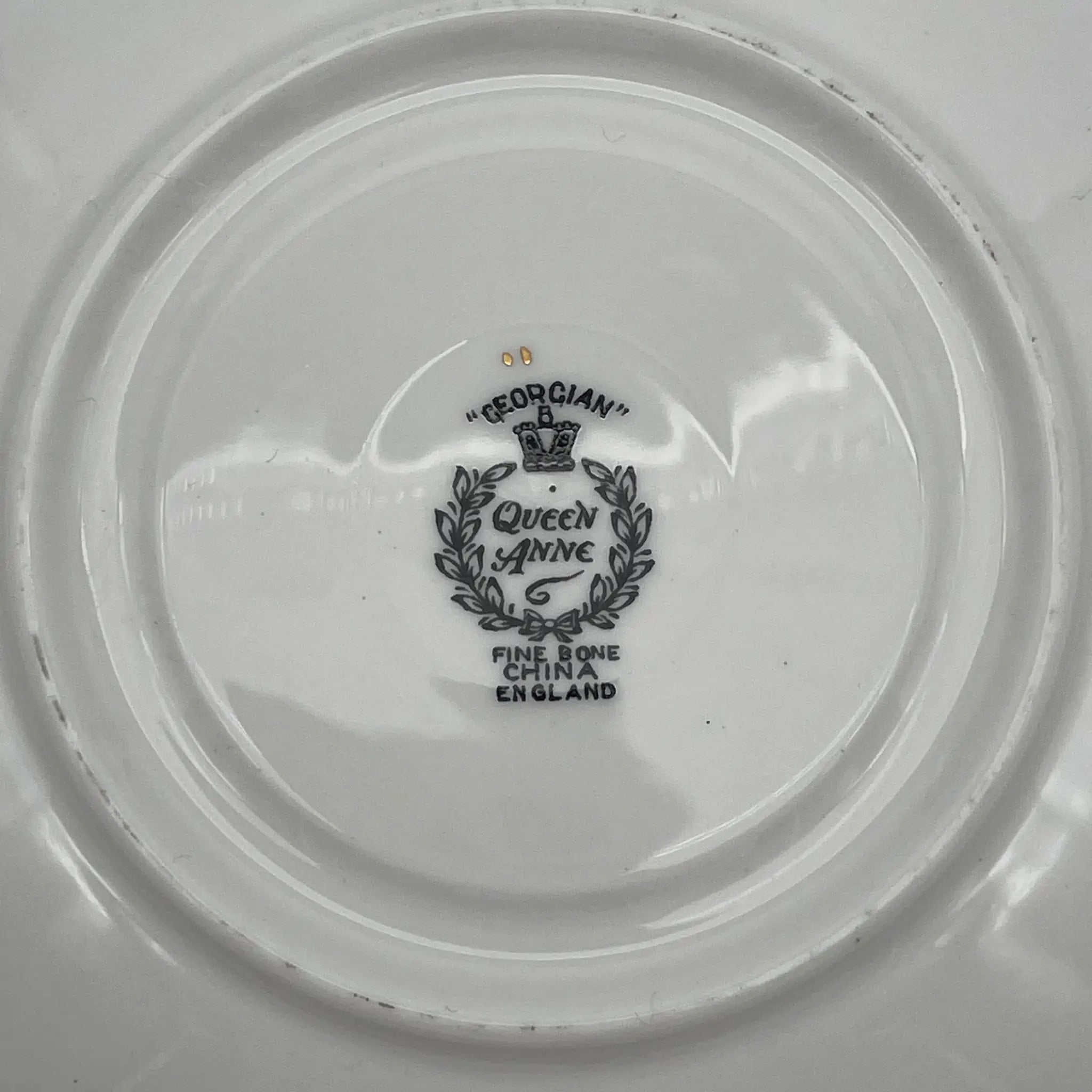 【复古】三重奏(c&s +甜点盘)2p / Queen Anne / Georgian /估计20c中期/ Fine Bone China /英国